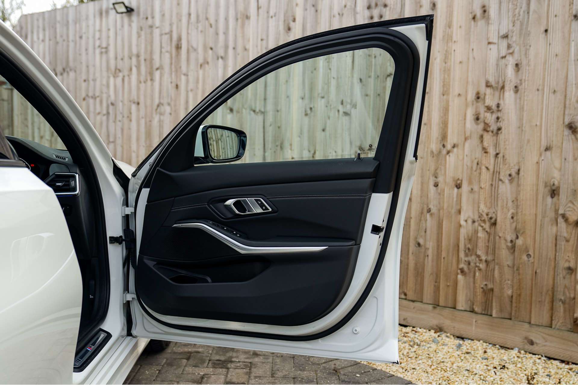 BMW 3 SERIES 2.0 318i M Sport Auto 4dr For Sale