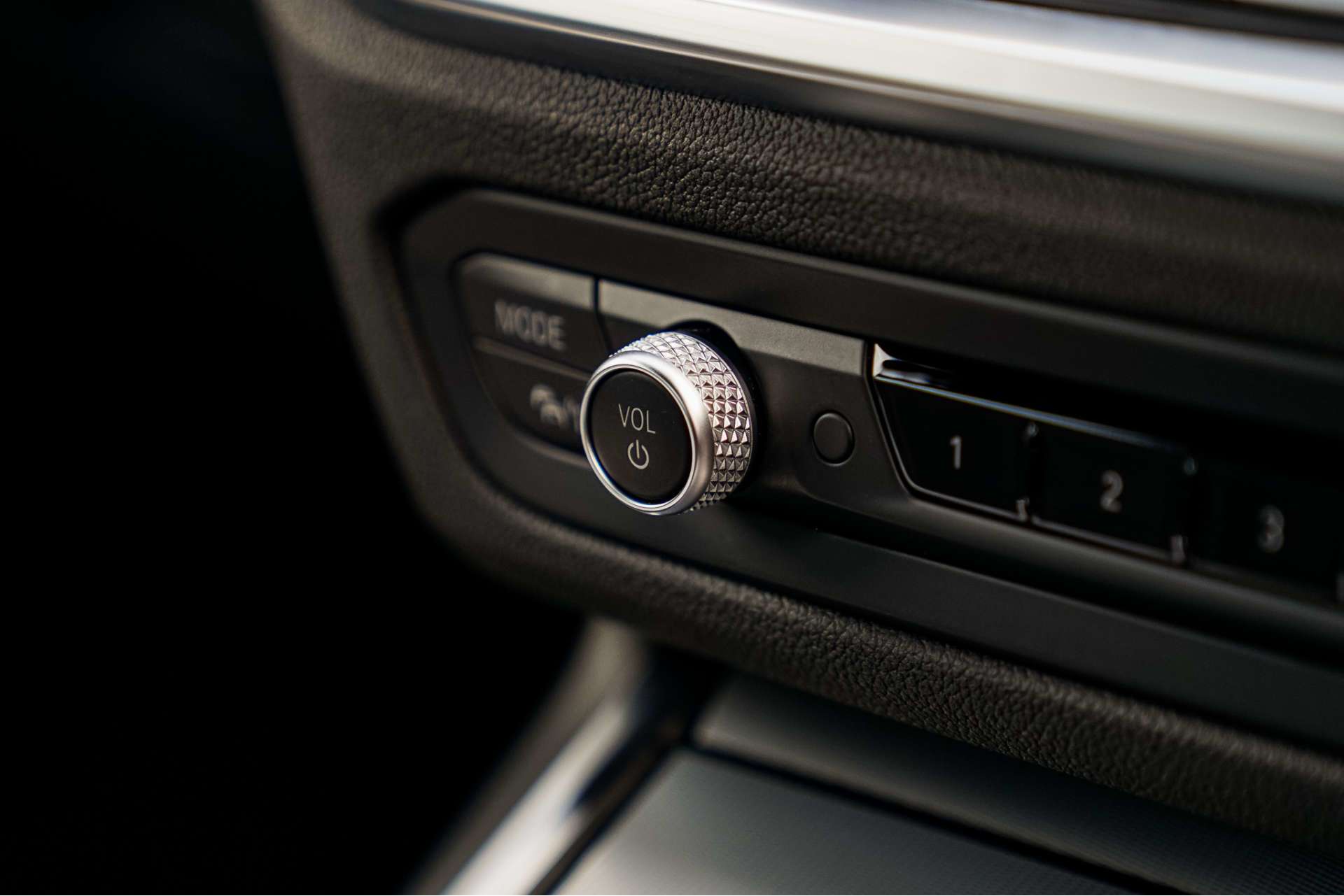 BMW 3 SERIES 2.0 318i M Sport Auto 4dr For Sale