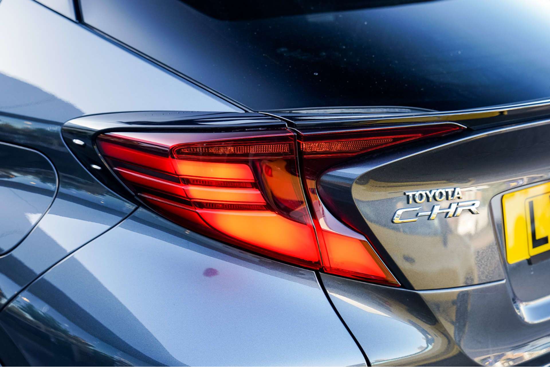 TOYOTA C-HR 1.8 C-HR-Dynamic HEV CVT 5dr For Sale