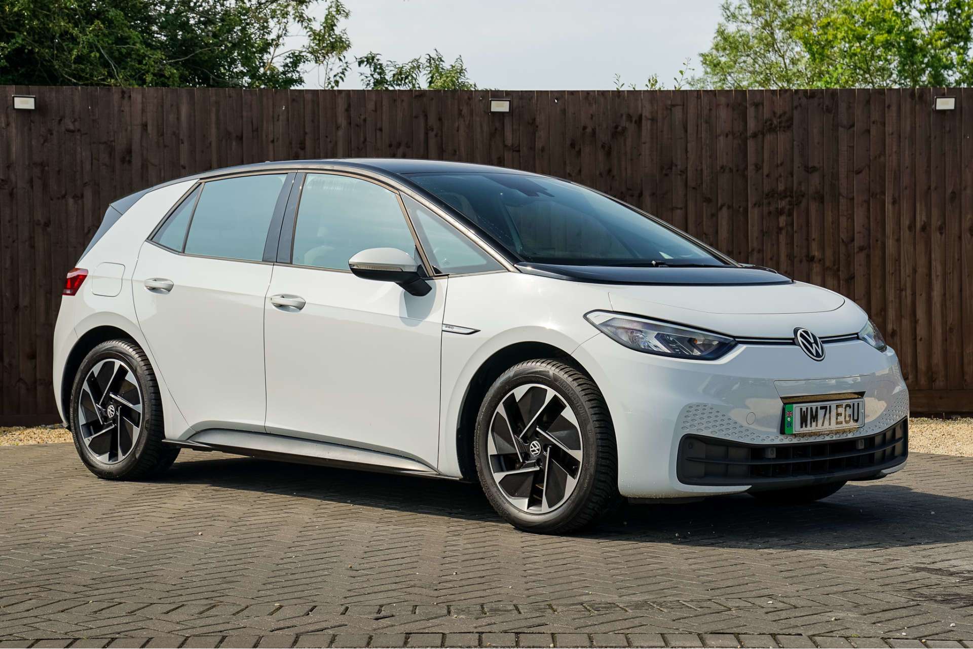 VOLKSWAGEN ID.3 Pro 58kWh Life Hatchback 5dr Electric Auto (145 ps) For Sale