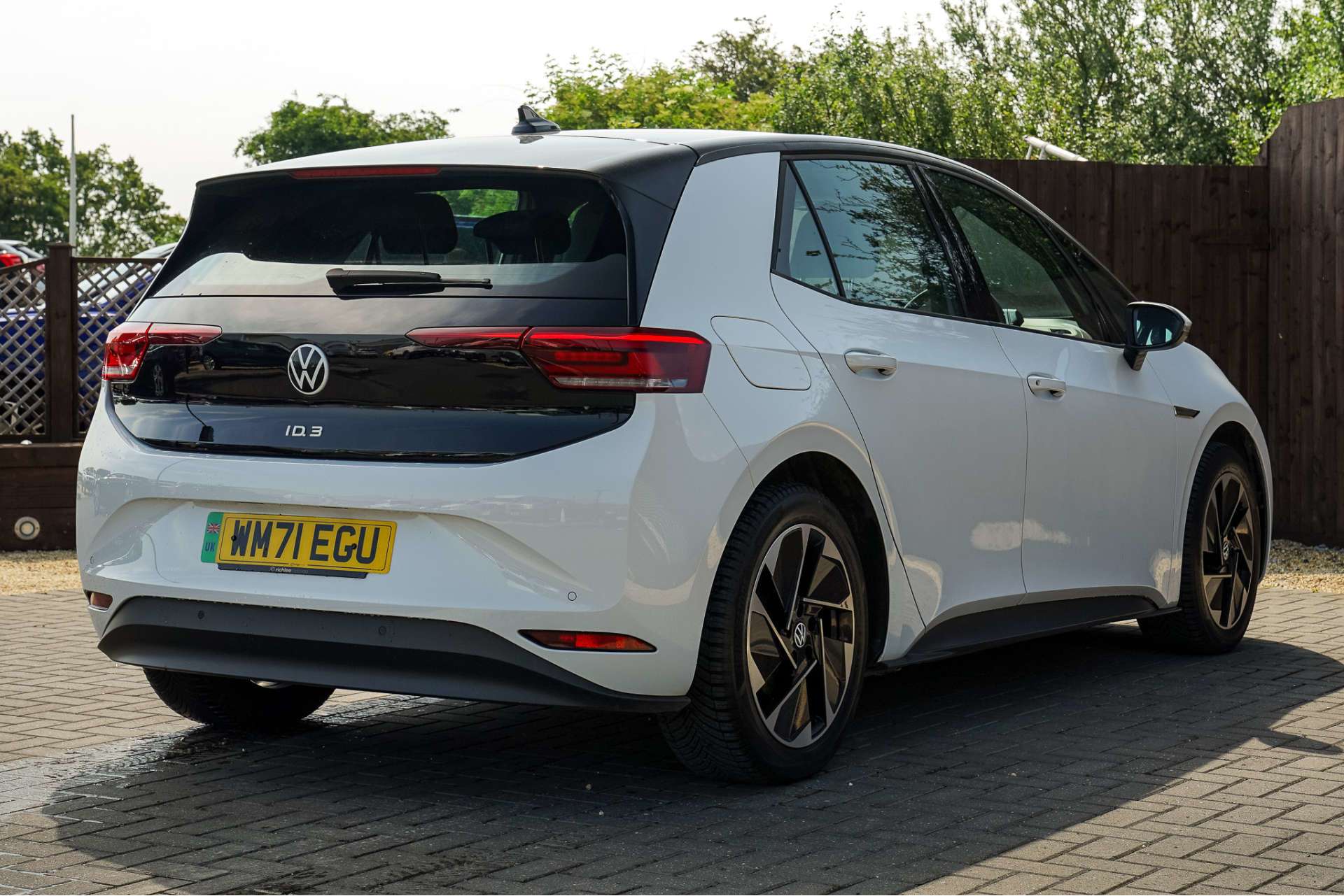 VOLKSWAGEN ID.3 Pro 58kWh Life Hatchback 5dr Electric Auto (145 ps) For Sale