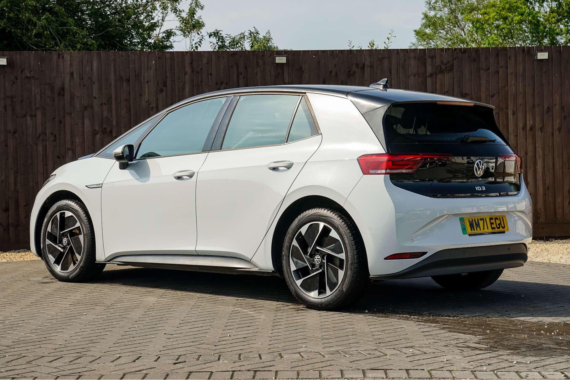 VOLKSWAGEN ID.3 Pro 58kWh Life Hatchback 5dr Electric Auto (145 ps) For Sale