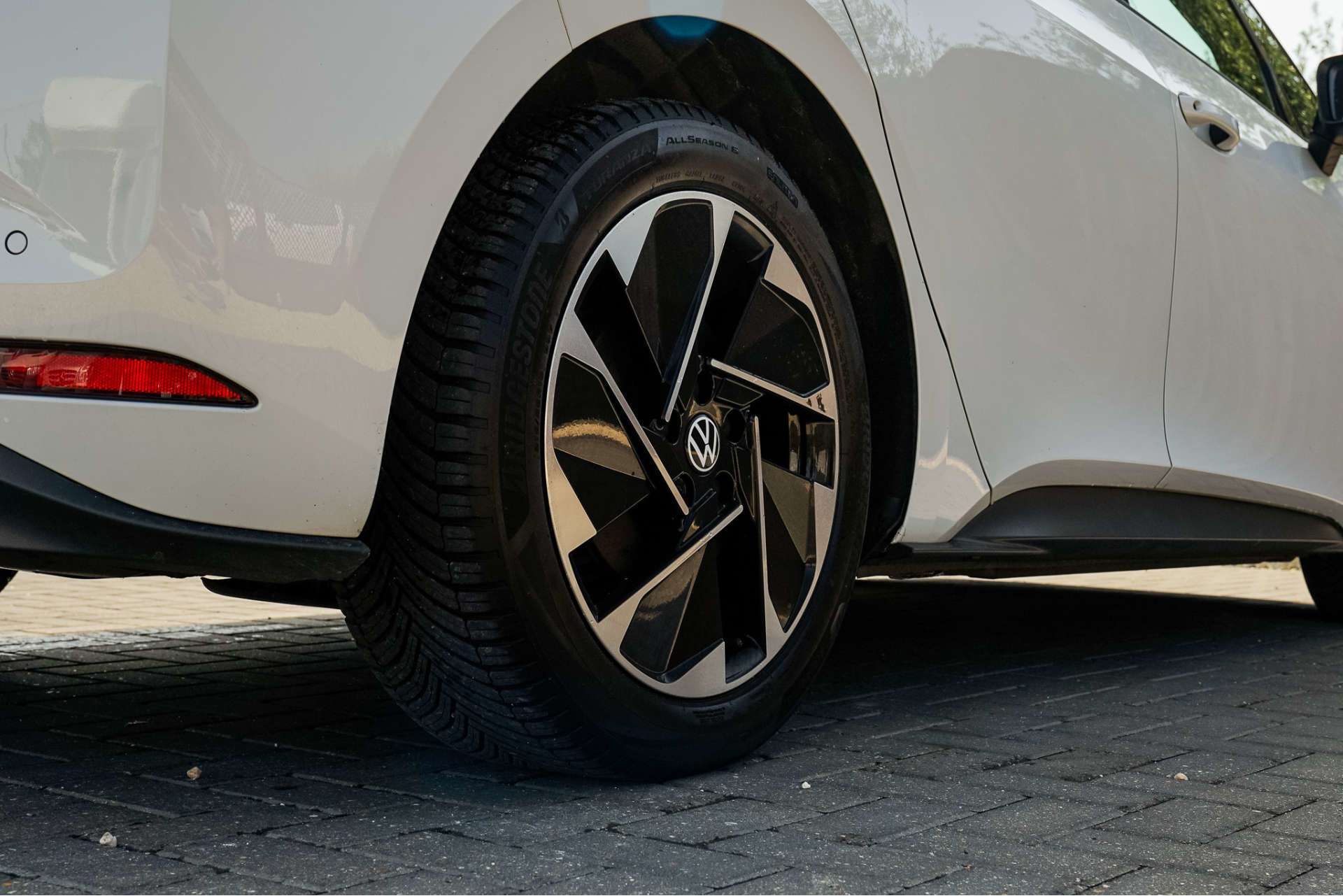 VOLKSWAGEN ID.3 Pro 58kWh Life Hatchback 5dr Electric Auto (145 ps) For Sale