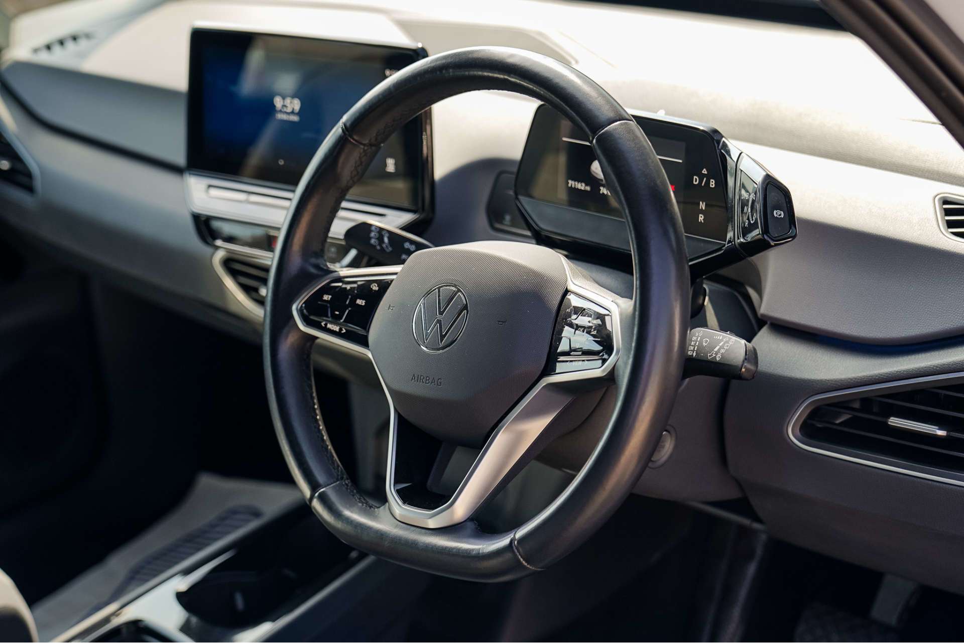 VOLKSWAGEN ID.3 Pro 58kWh Life Hatchback 5dr Electric Auto (145 ps) For Sale