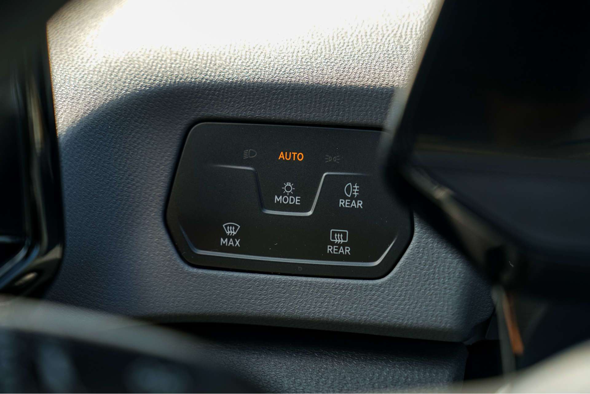 VOLKSWAGEN ID.3 Pro 58kWh Life Hatchback 5dr Electric Auto (145 ps) For Sale