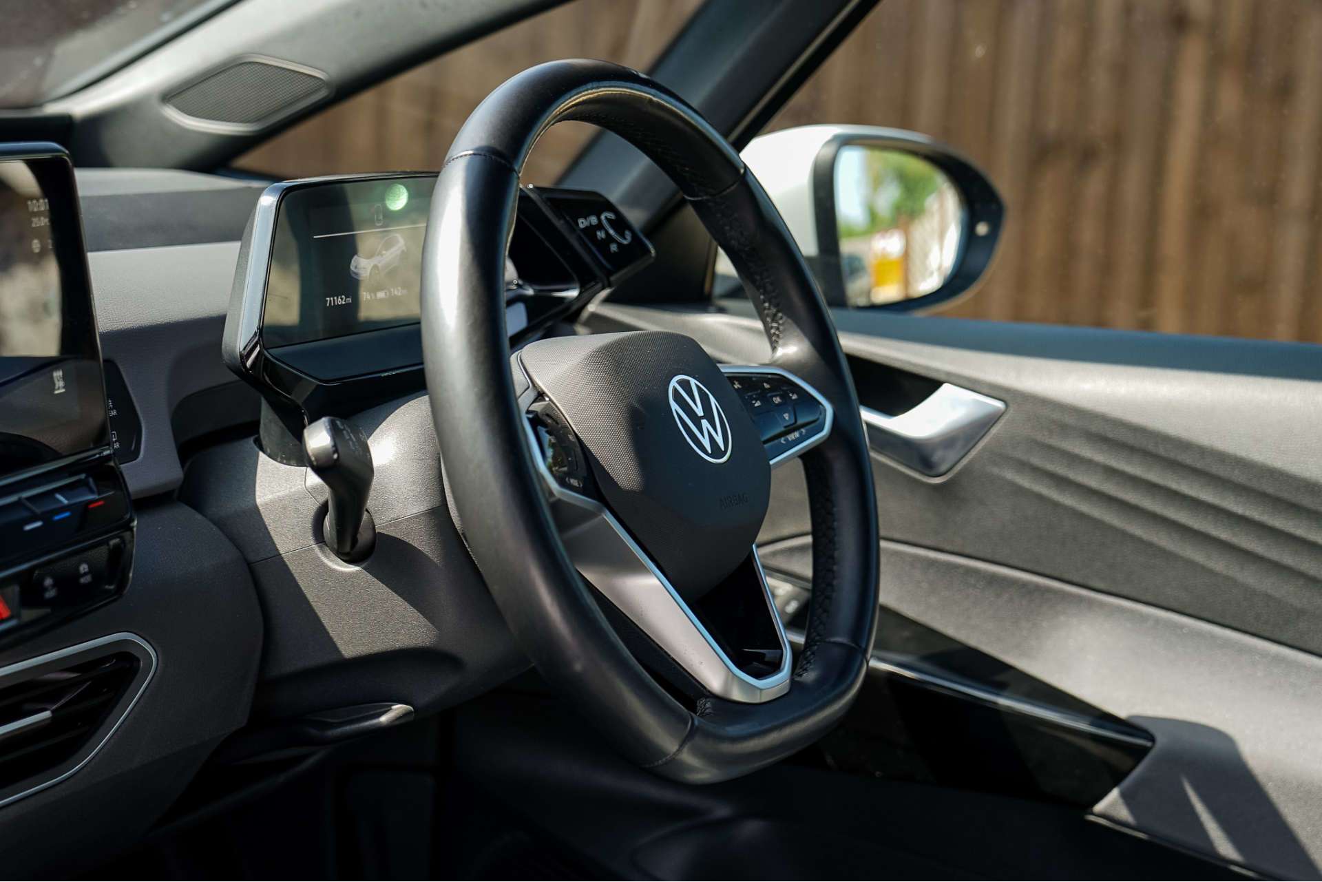VOLKSWAGEN ID.3 Pro 58kWh Life Hatchback 5dr Electric Auto (145 ps) For Sale