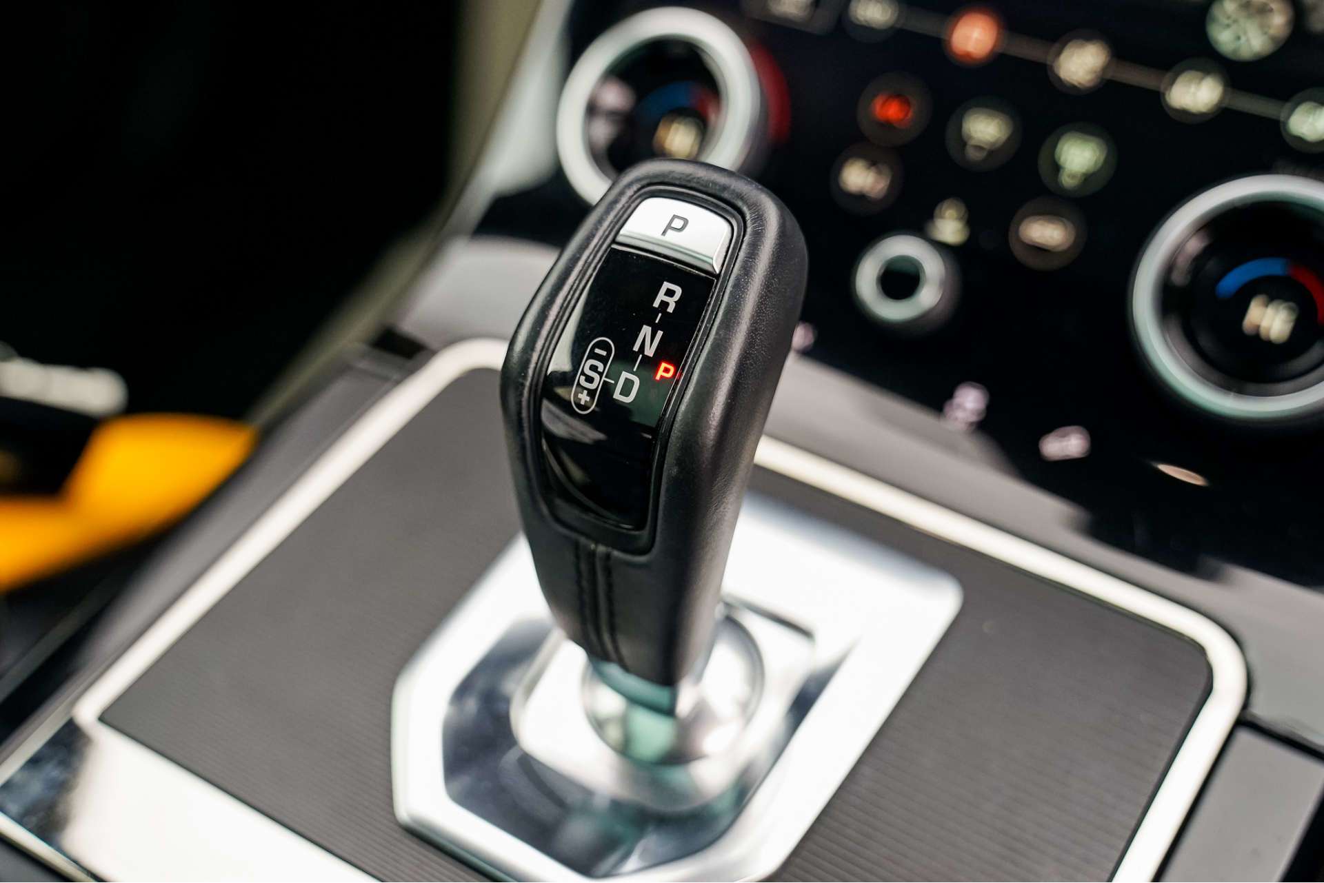 LAND ROVER RANGE ROVER EVOQUE 2.0 Range Rover Evoque R-Dynamic HSE D Auto 4WD 5dr For Sale