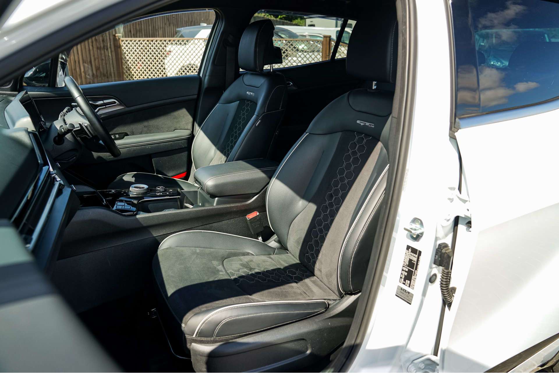 KIA SPORTAGE 1.6 T-GDi 13.8kWh GT-Line SUV 5dr Petrol Plug-in Hybrid Auto AWD Euro 6 (s/s) (261 bhp) For Sale