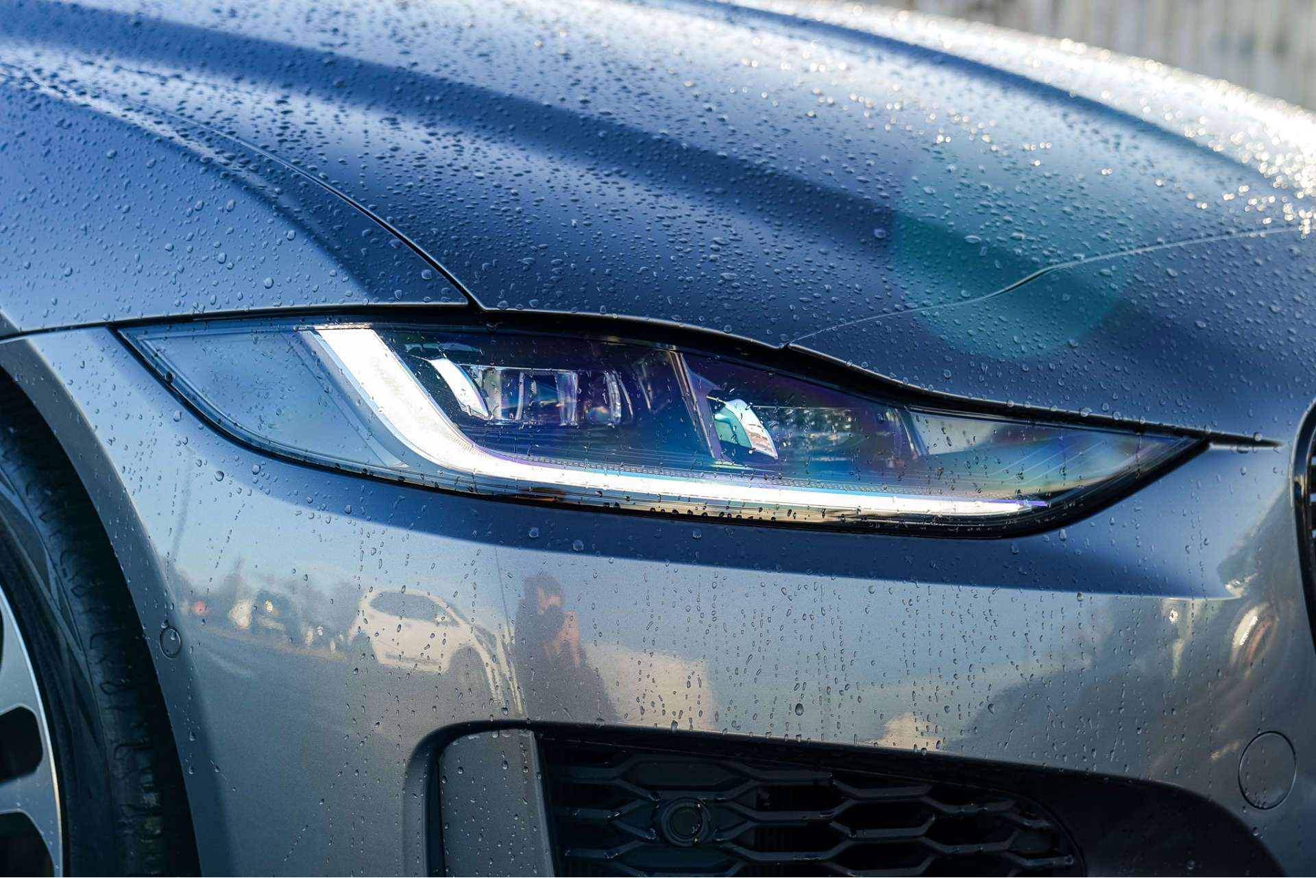 JAGUAR XE 2.0 XE R-Dynamic SE Auto 4dr For Sale