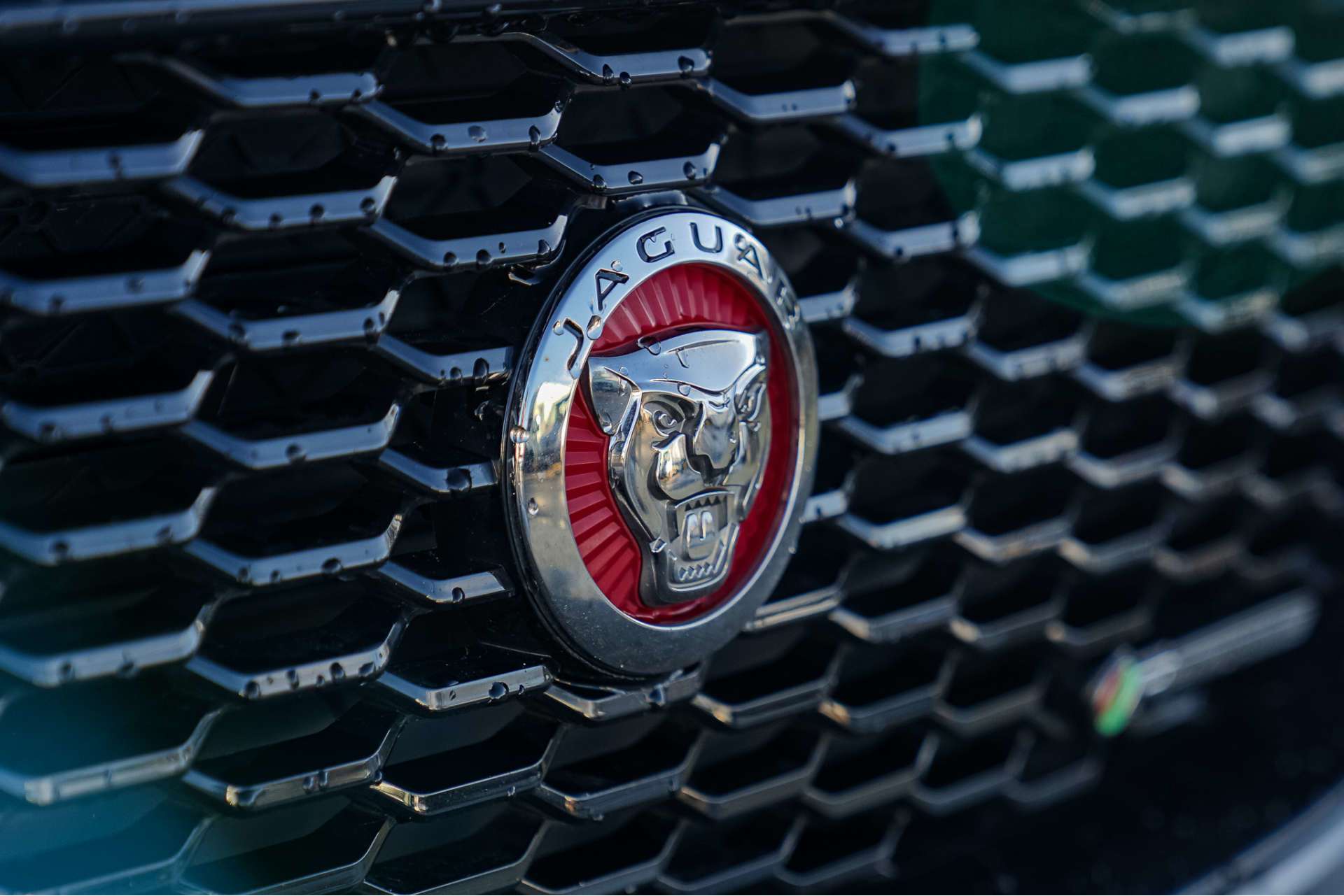 JAGUAR XE 2.0 XE R-Dynamic SE Auto 4dr For Sale