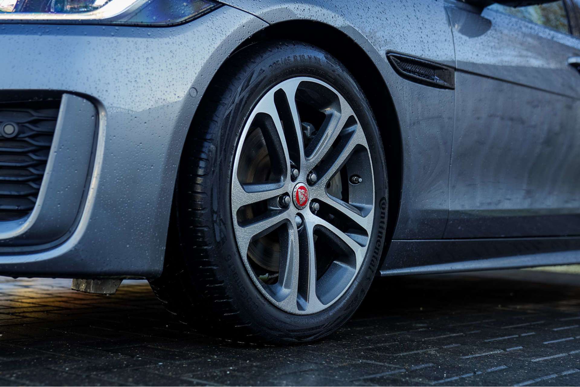 JAGUAR XE 2.0 XE R-Dynamic SE Auto 4dr For Sale