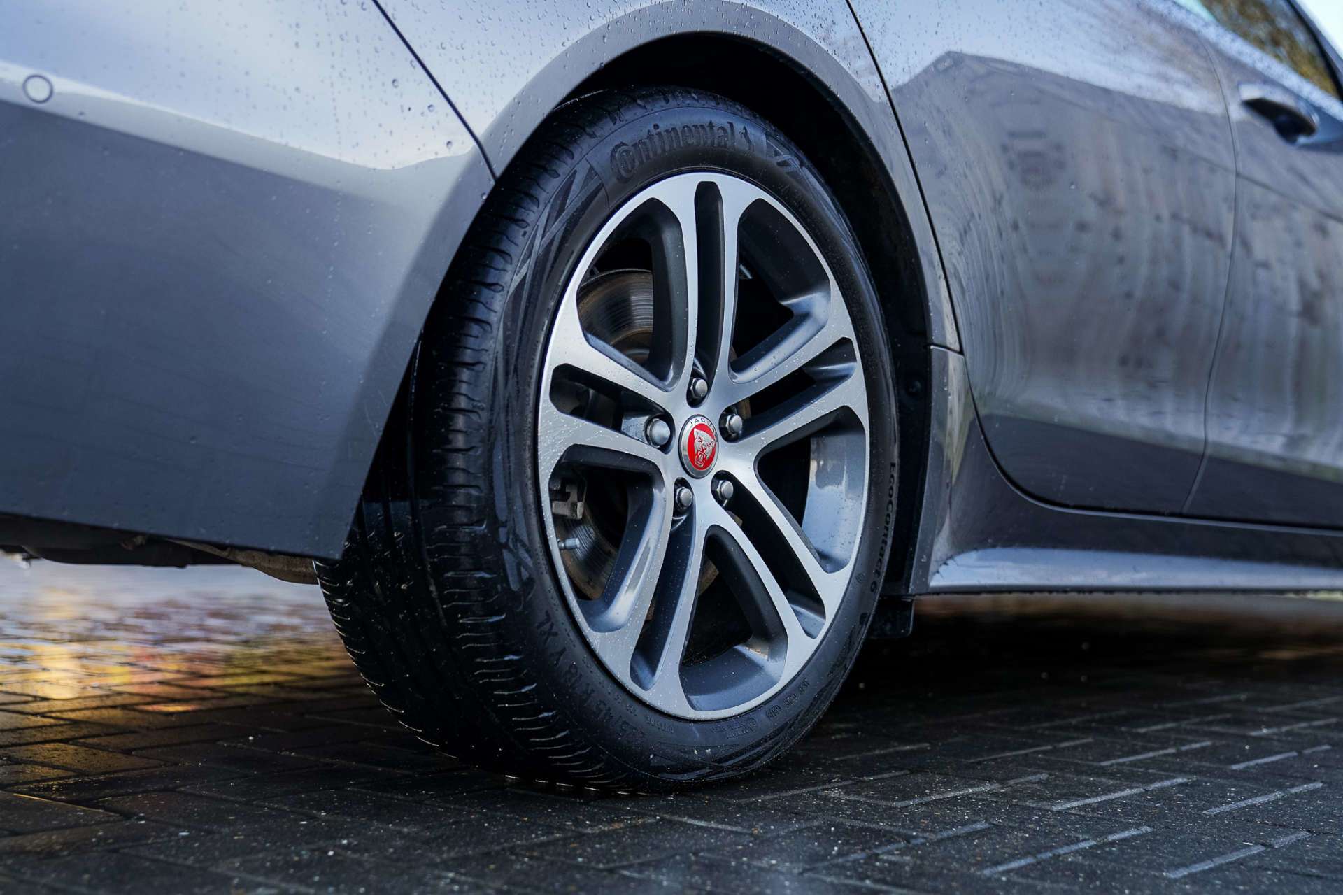 JAGUAR XE 2.0 XE R-Dynamic SE Auto 4dr For Sale