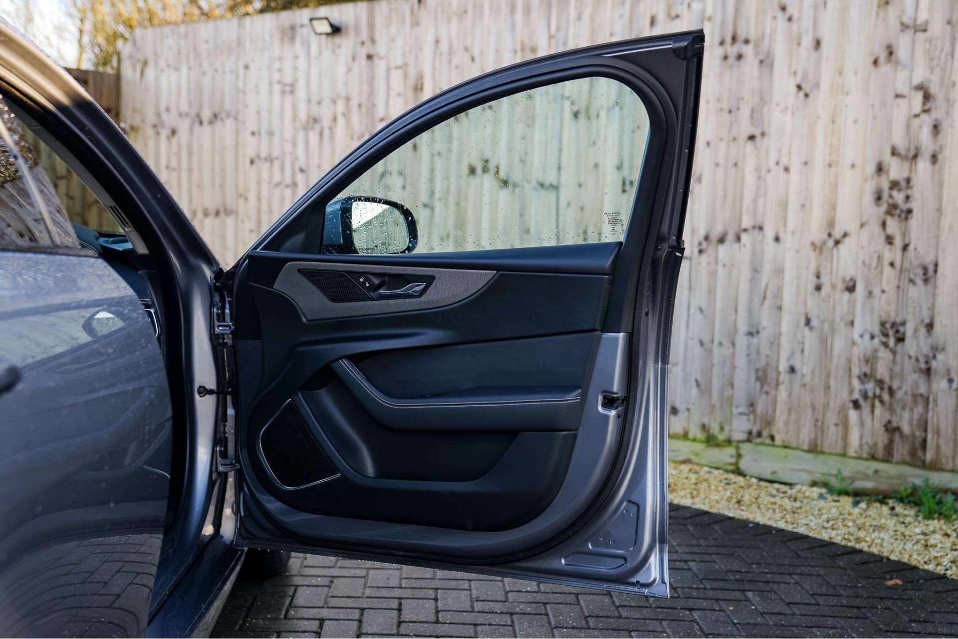 JAGUAR XE 2.0 XE R-Dynamic SE Auto 4dr For Sale