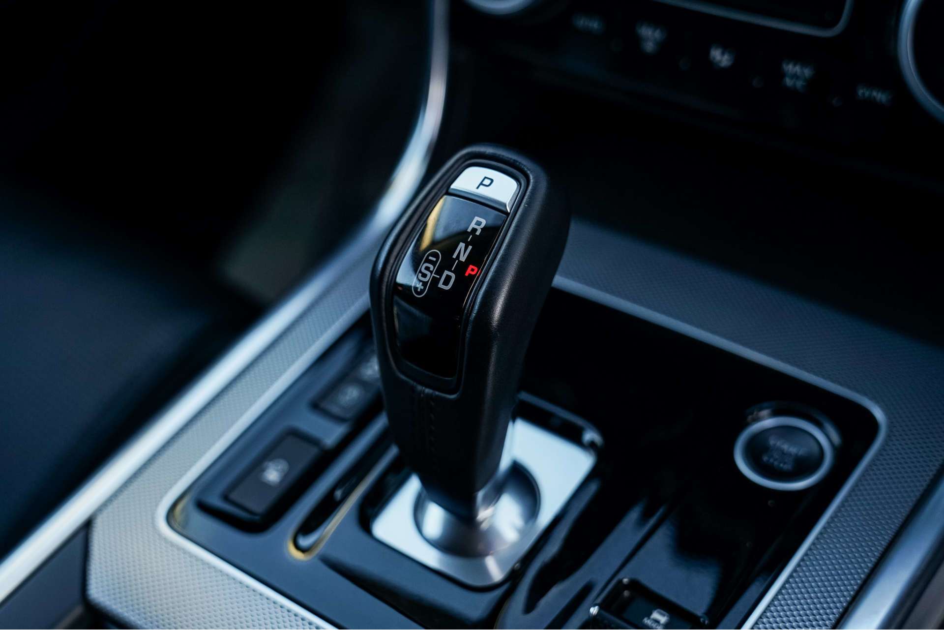 JAGUAR XE 2.0 XE R-Dynamic SE Auto 4dr For Sale