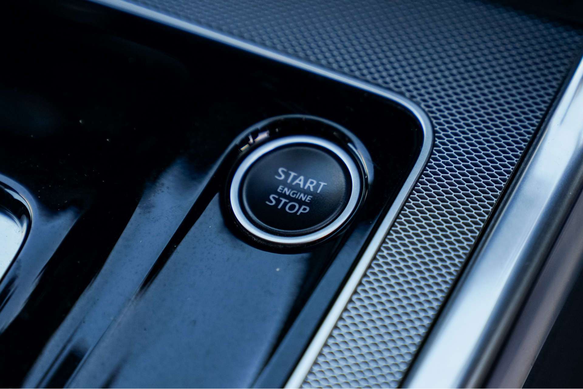 JAGUAR XE 2.0 XE R-Dynamic SE Auto 4dr For Sale