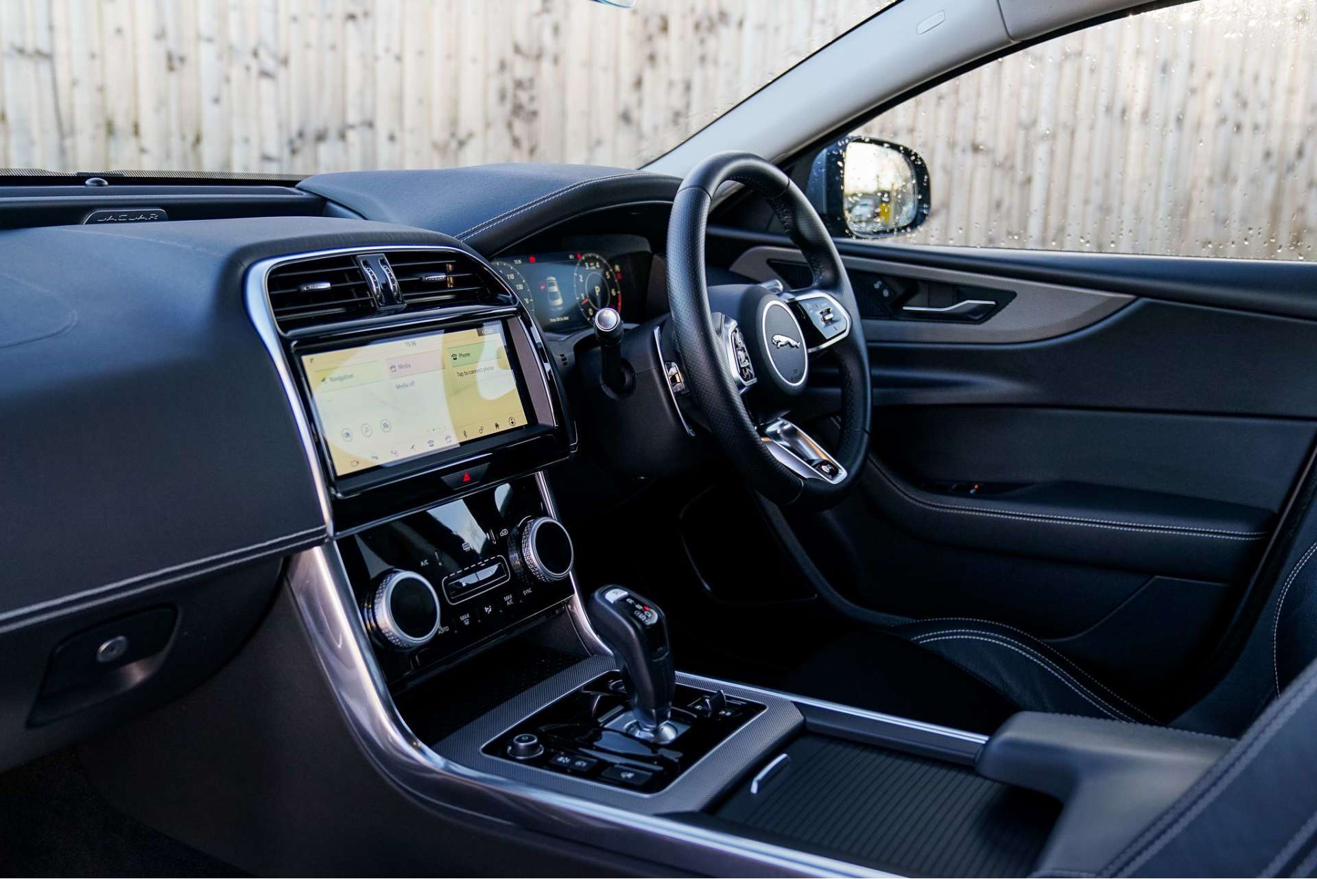 JAGUAR XE 2.0 XE R-Dynamic SE Auto 4dr For Sale