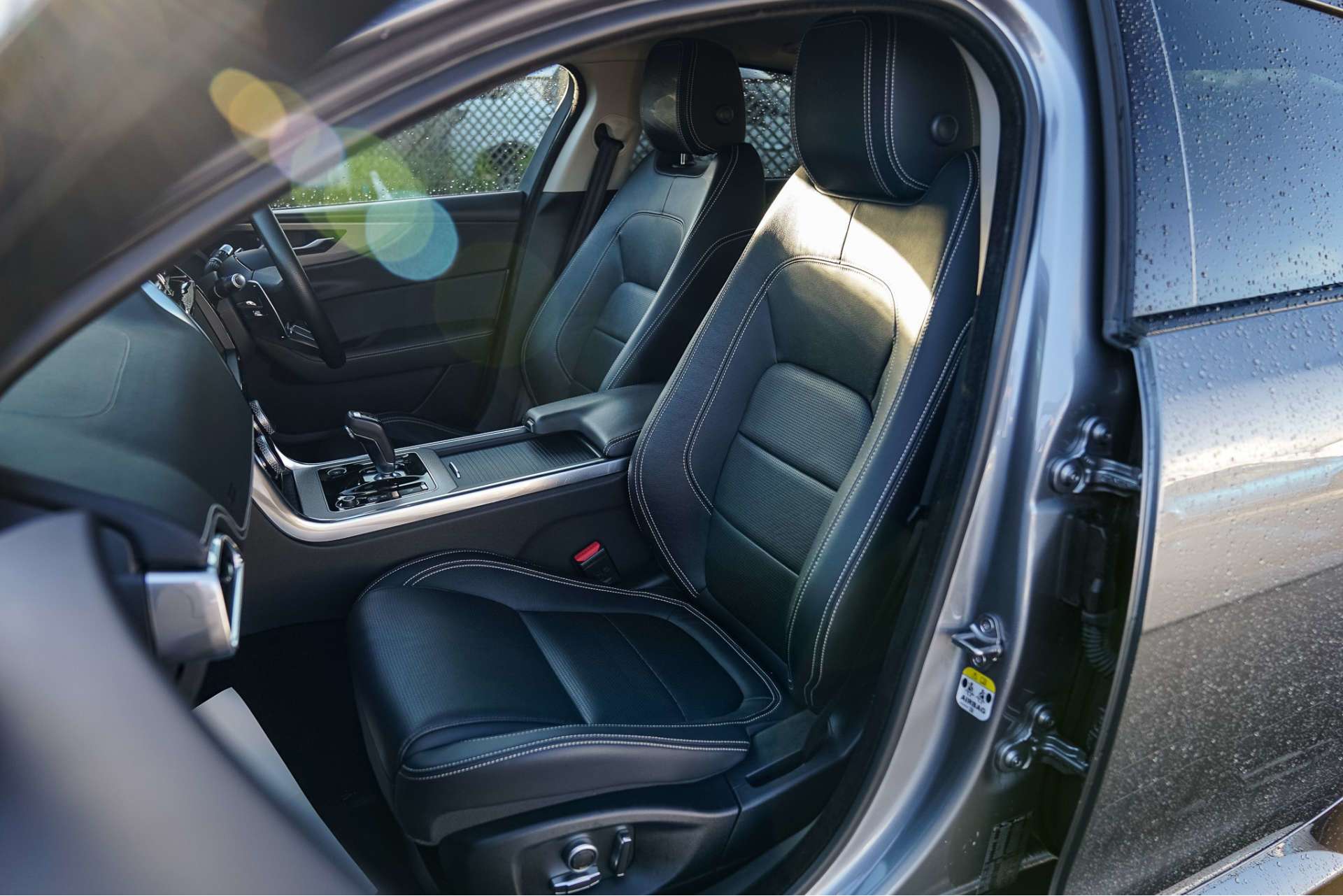 JAGUAR XE 2.0 XE R-Dynamic SE Auto 4dr For Sale