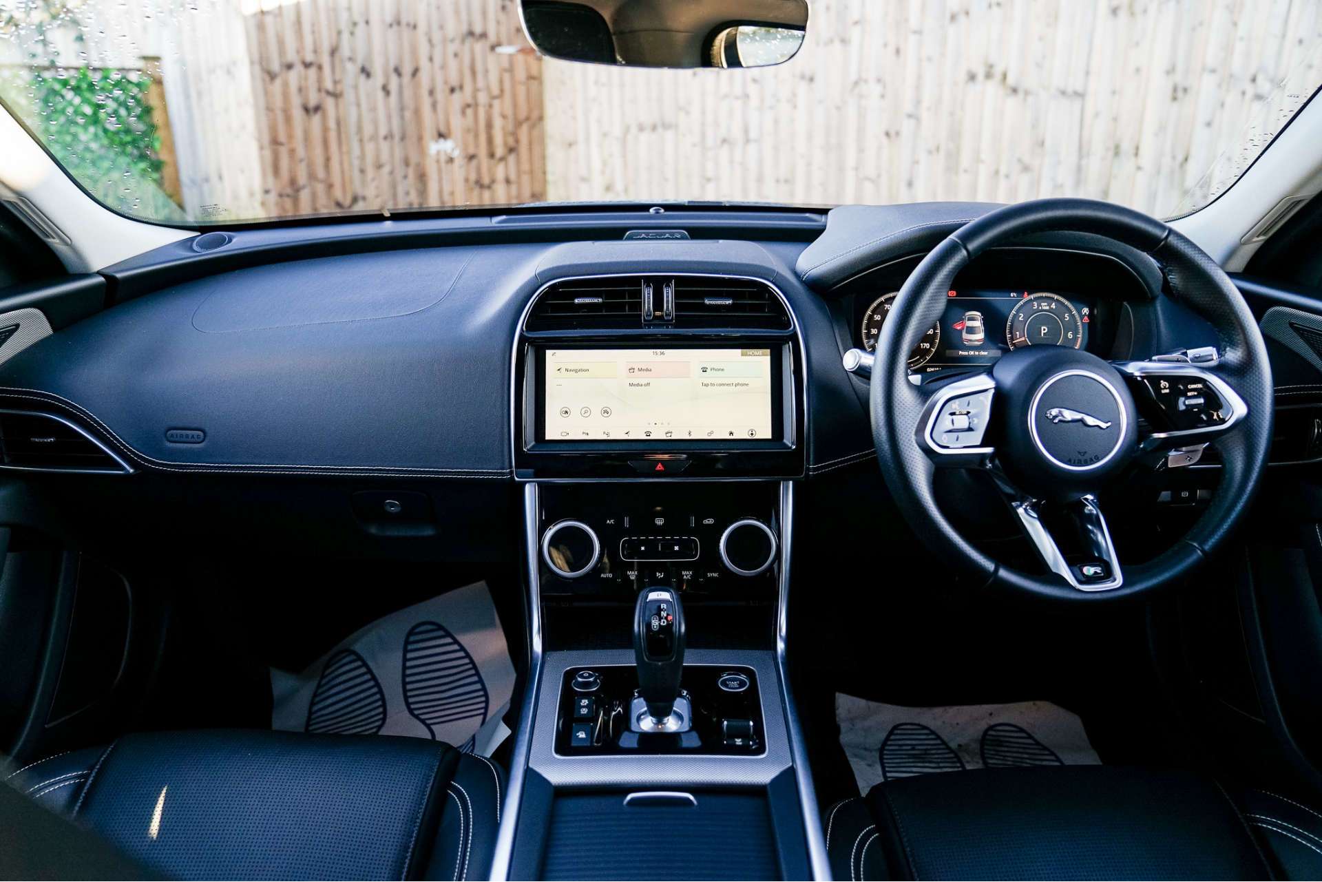 JAGUAR XE 2.0 XE R-Dynamic SE Auto 4dr For Sale