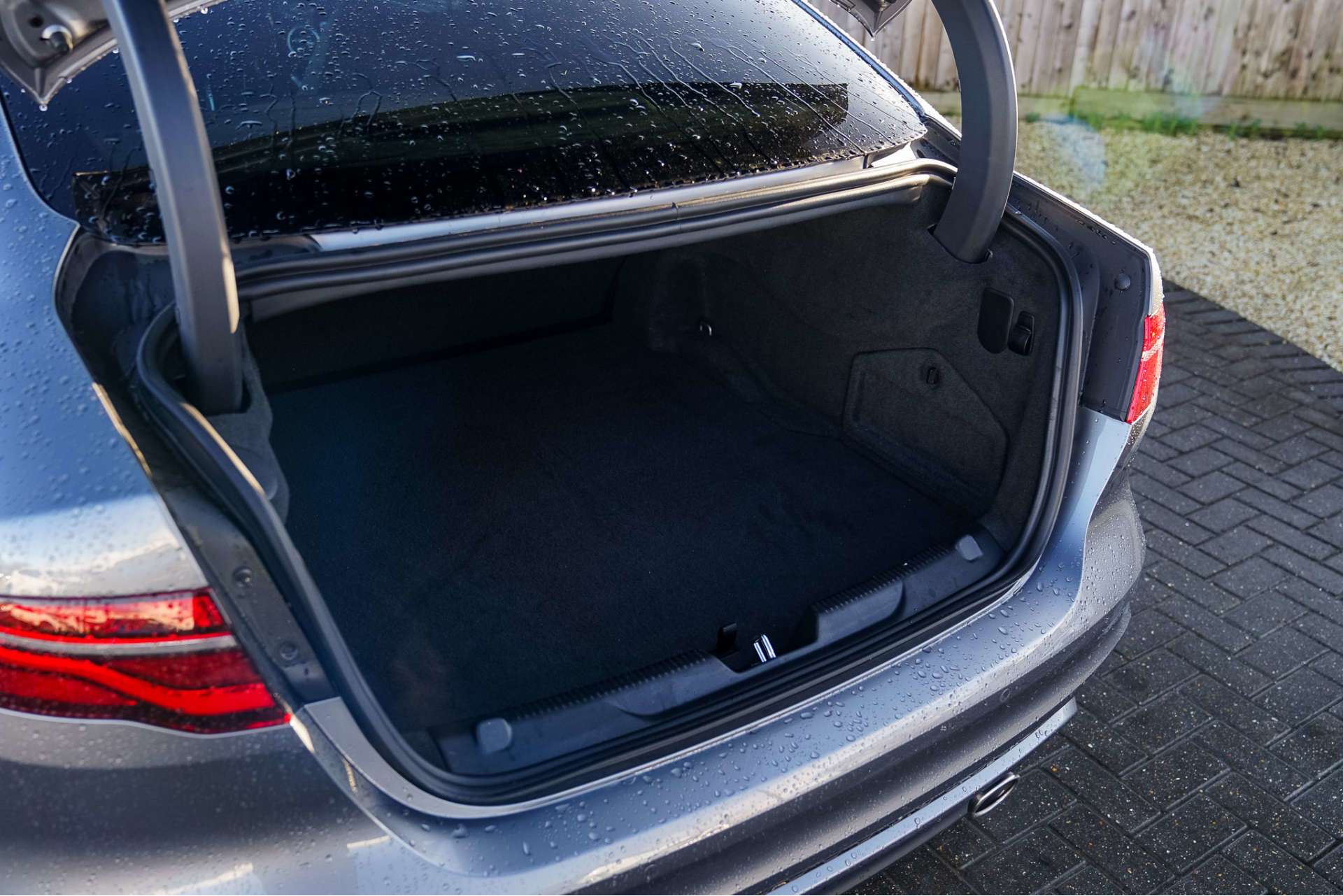 JAGUAR XE 2.0 XE R-Dynamic SE Auto 4dr For Sale