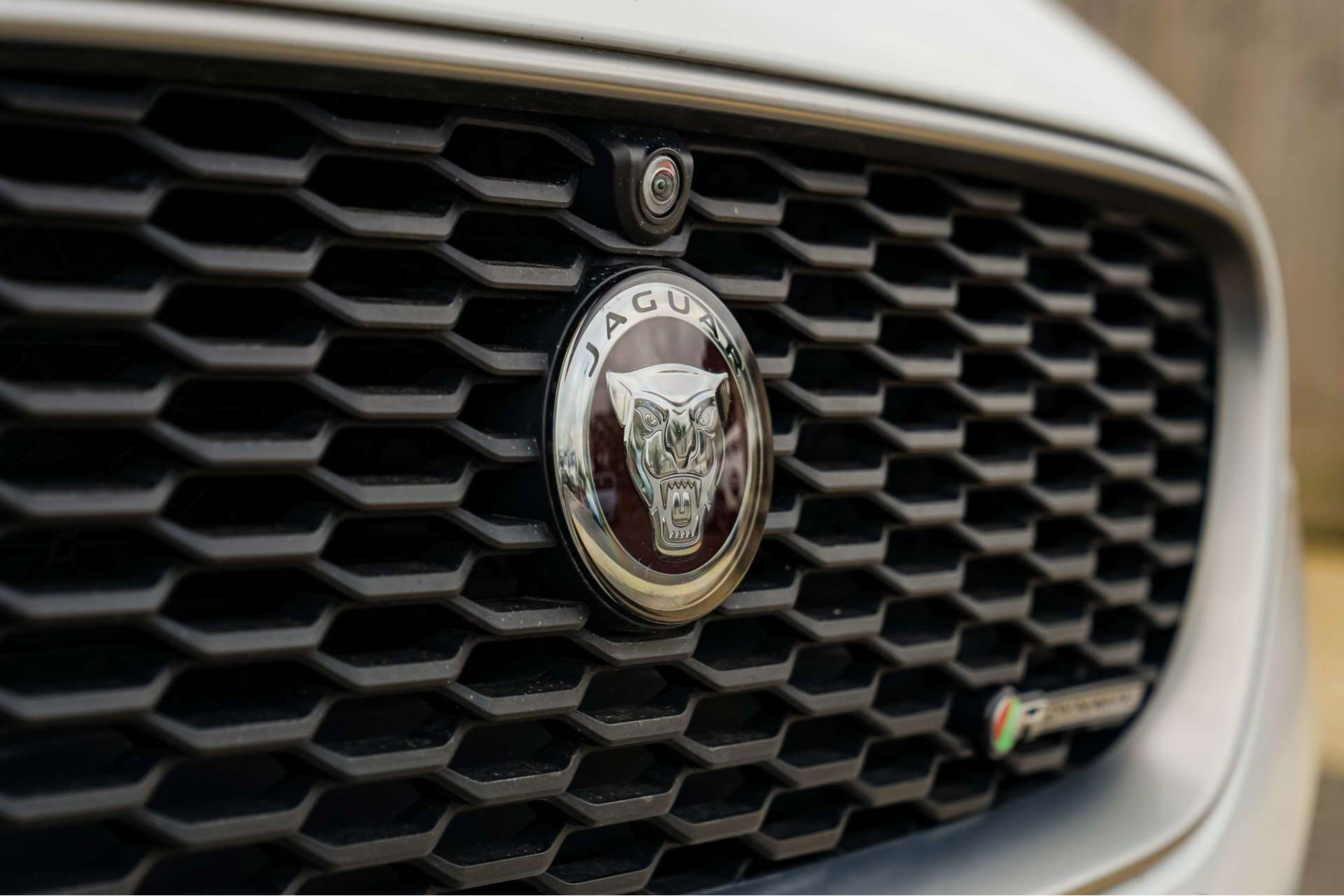JAGUAR XE 2.0 P300i R-Dynamic HSE Saloon 4dr Petrol Auto AWD Euro 6 (s/s) (300 ps) For Sale