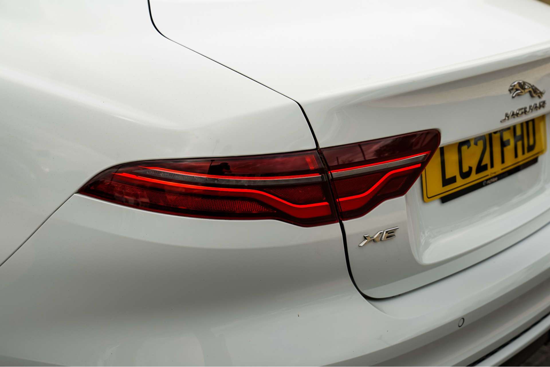JAGUAR XE 2.0 P300i R-Dynamic HSE Saloon 4dr Petrol Auto AWD Euro 6 (s/s) (300 ps) For Sale