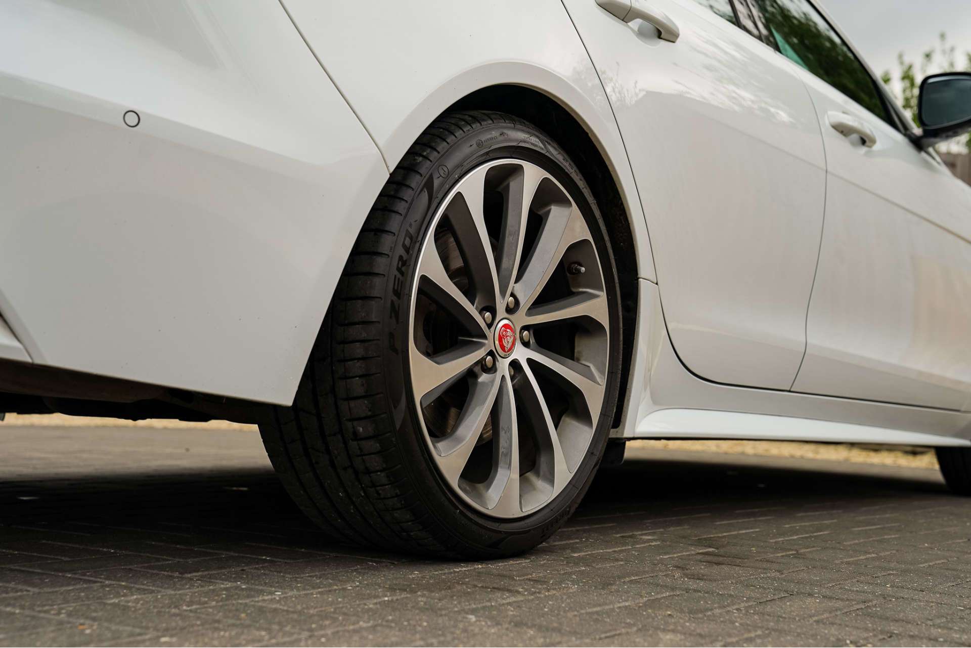 JAGUAR XE 2.0 P300i R-Dynamic HSE Saloon 4dr Petrol Auto AWD Euro 6 (s/s) (300 ps) For Sale