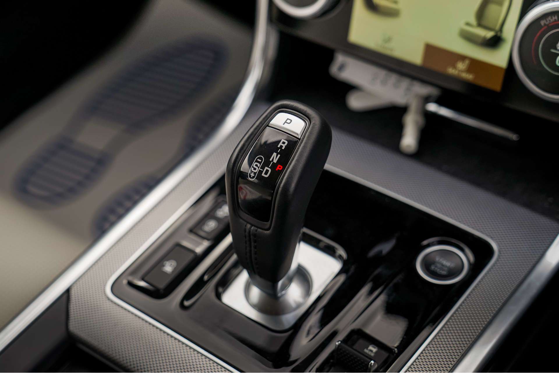 JAGUAR XE 2.0 P300i R-Dynamic HSE Saloon 4dr Petrol Auto AWD Euro 6 (s/s) (300 ps) For Sale