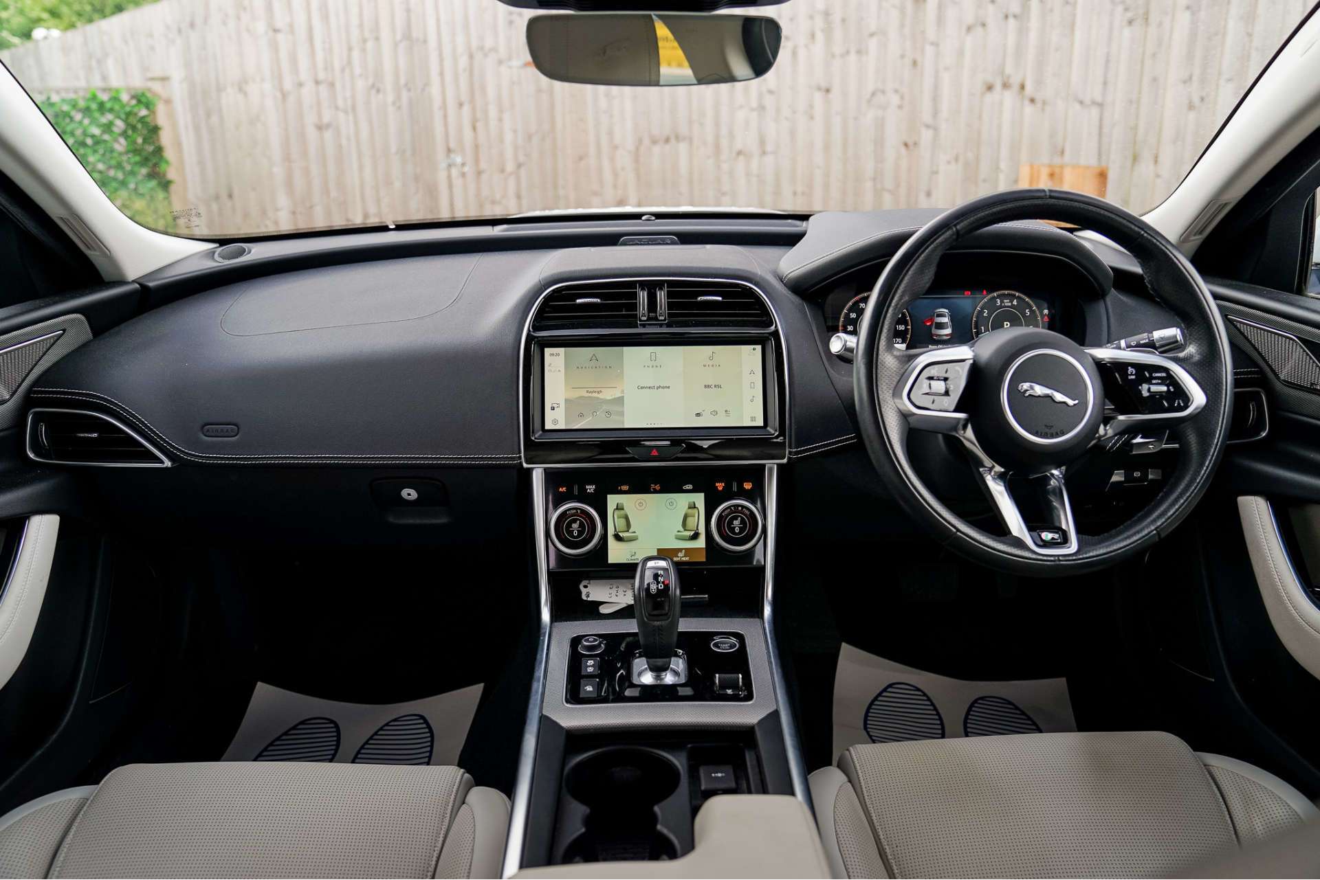 JAGUAR XE 2.0 P300i R-Dynamic HSE Saloon 4dr Petrol Auto AWD Euro 6 (s/s) (300 ps) For Sale