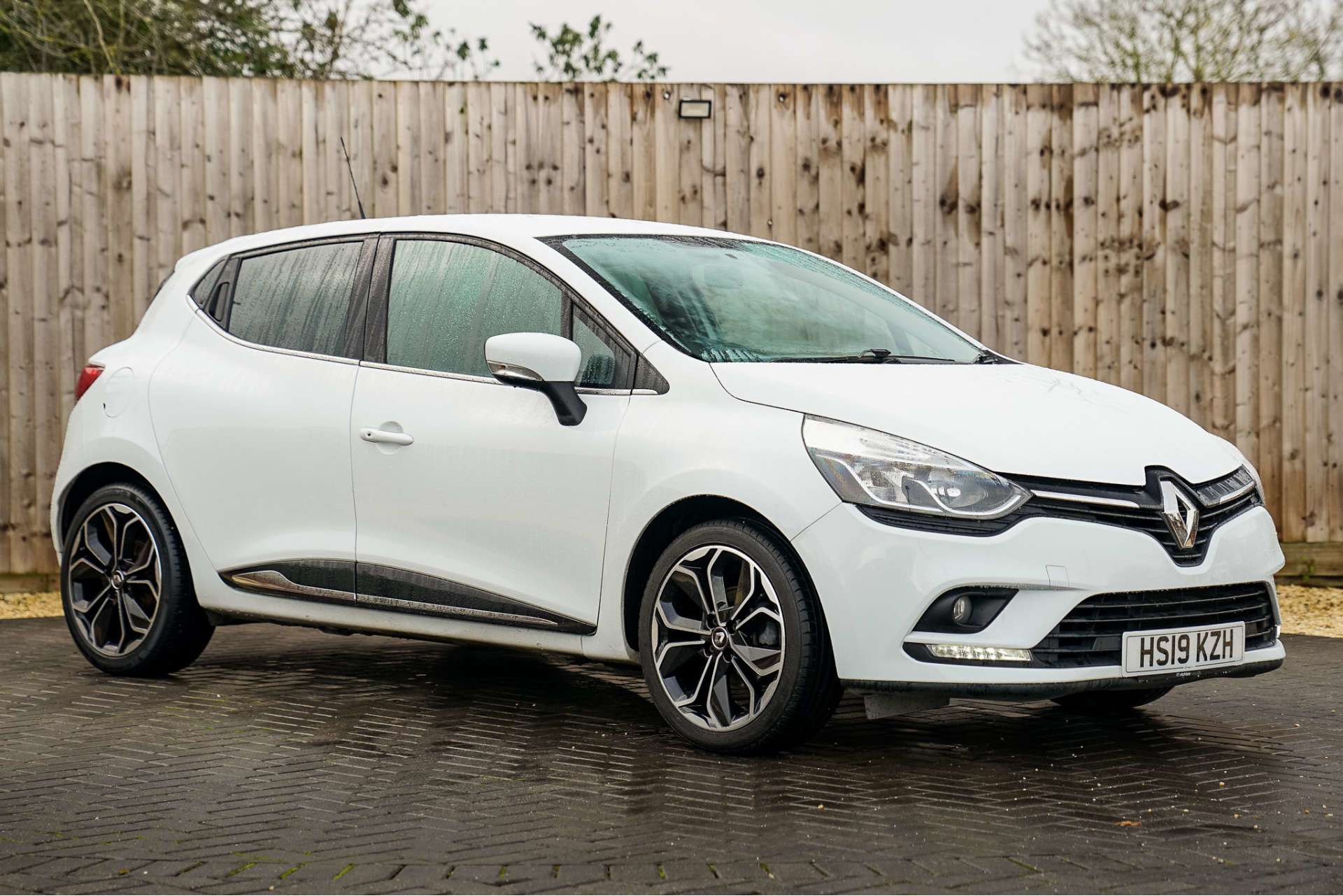 RENAULT CLIO 0.9 Clio Iconic TCe 5dr For Sale