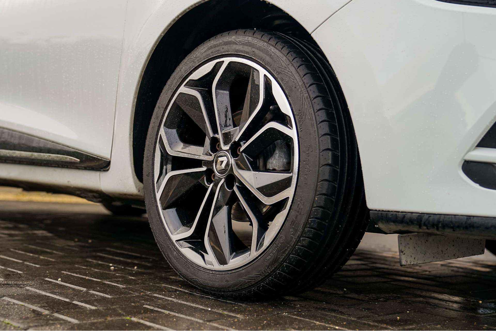 RENAULT CLIO 0.9 Clio Iconic TCe 5dr For Sale