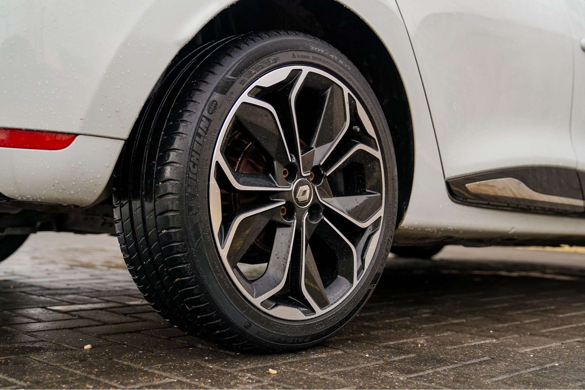 RENAULT CLIO 0.9 Clio Iconic TCe 5dr For Sale