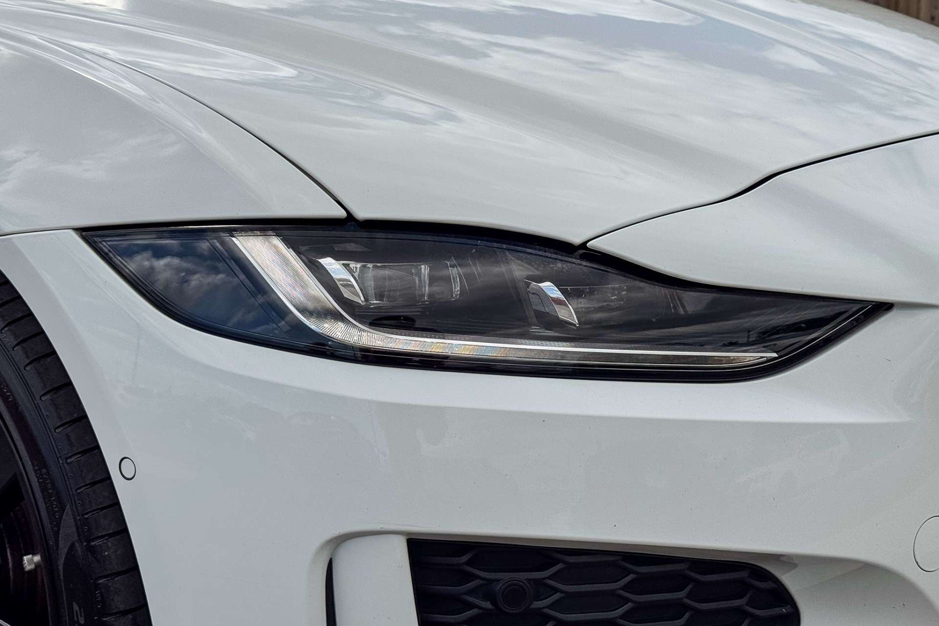 JAGUAR XE 2.0 XE R-Dynamic SE D Auto 4dr For Sale