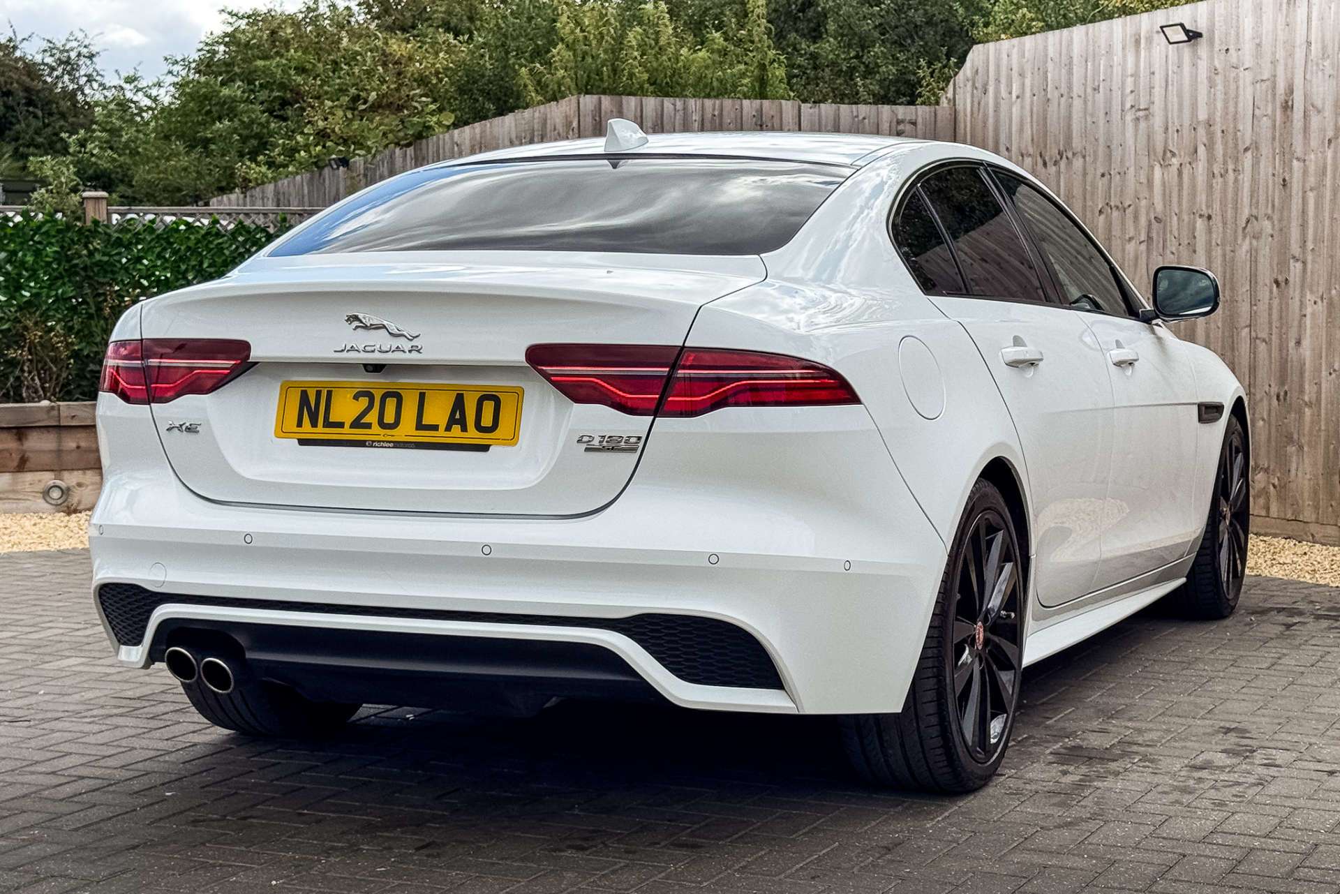 JAGUAR XE 2.0 XE R-Dynamic SE D Auto 4dr For Sale
