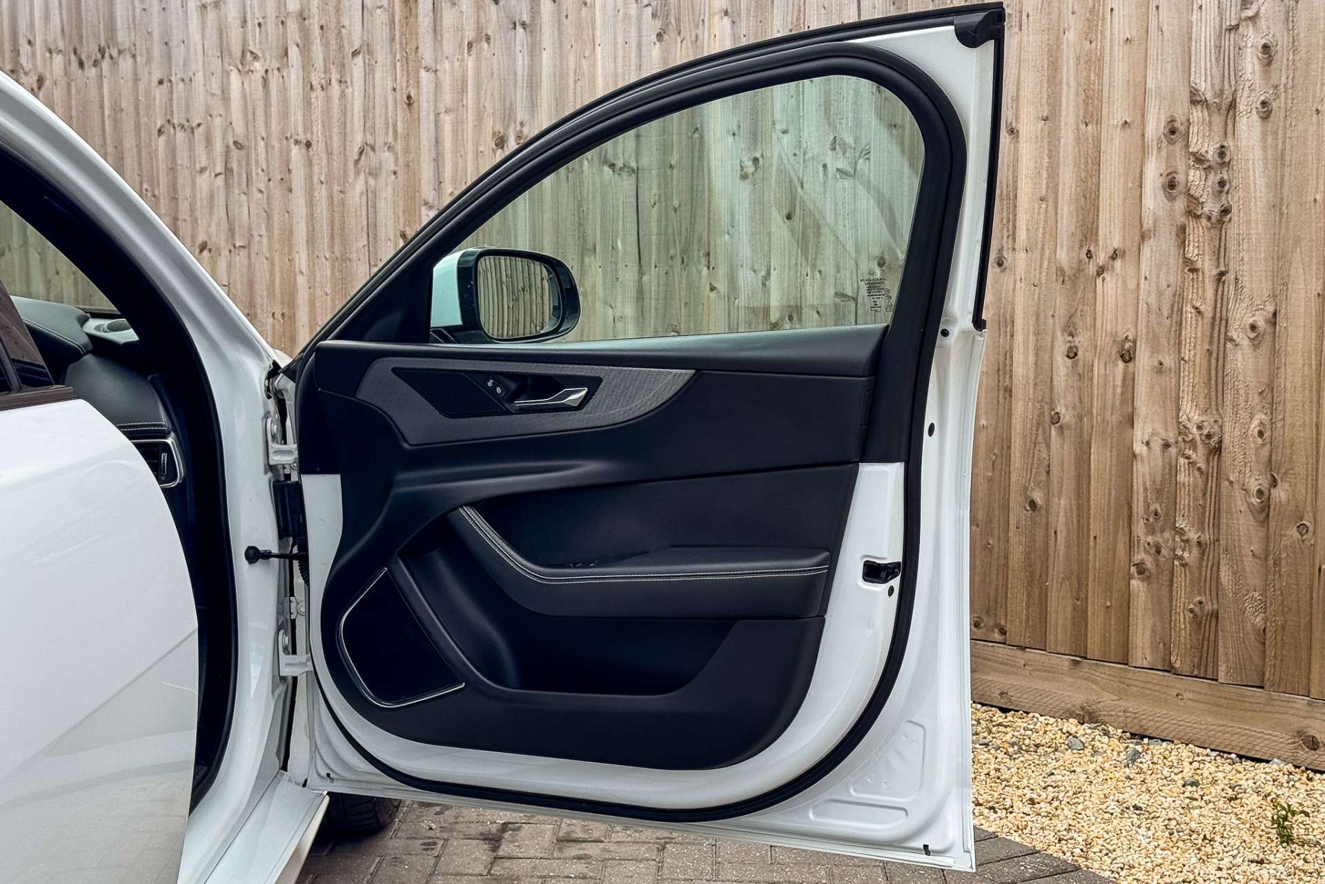 JAGUAR XE 2.0 XE R-Dynamic SE D Auto 4dr For Sale