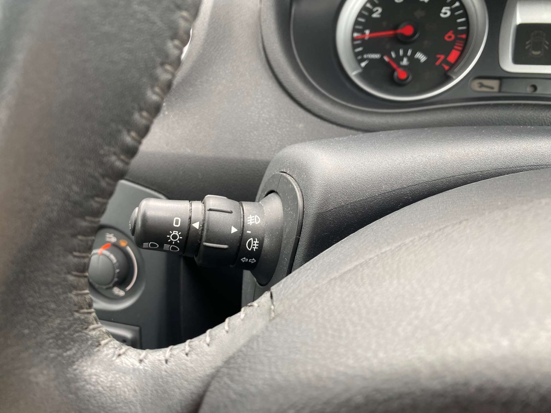 RENAULT CLIO 1.1 Clio Dynamique TomTom 16V 3dr #21