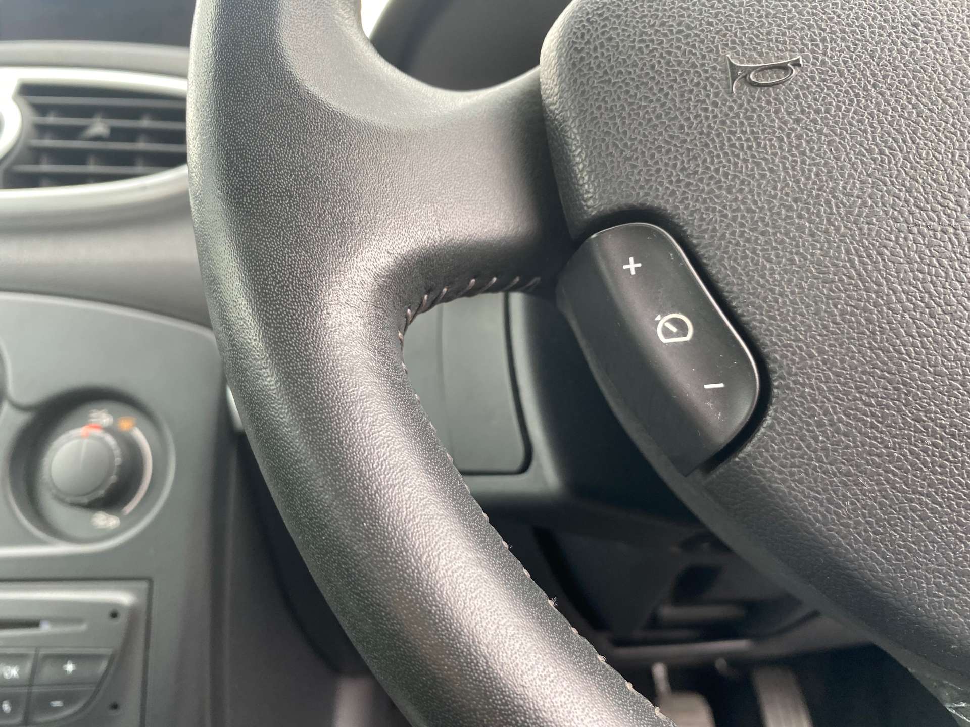RENAULT CLIO 1.1 Clio Dynamique TomTom 16V 3dr #23