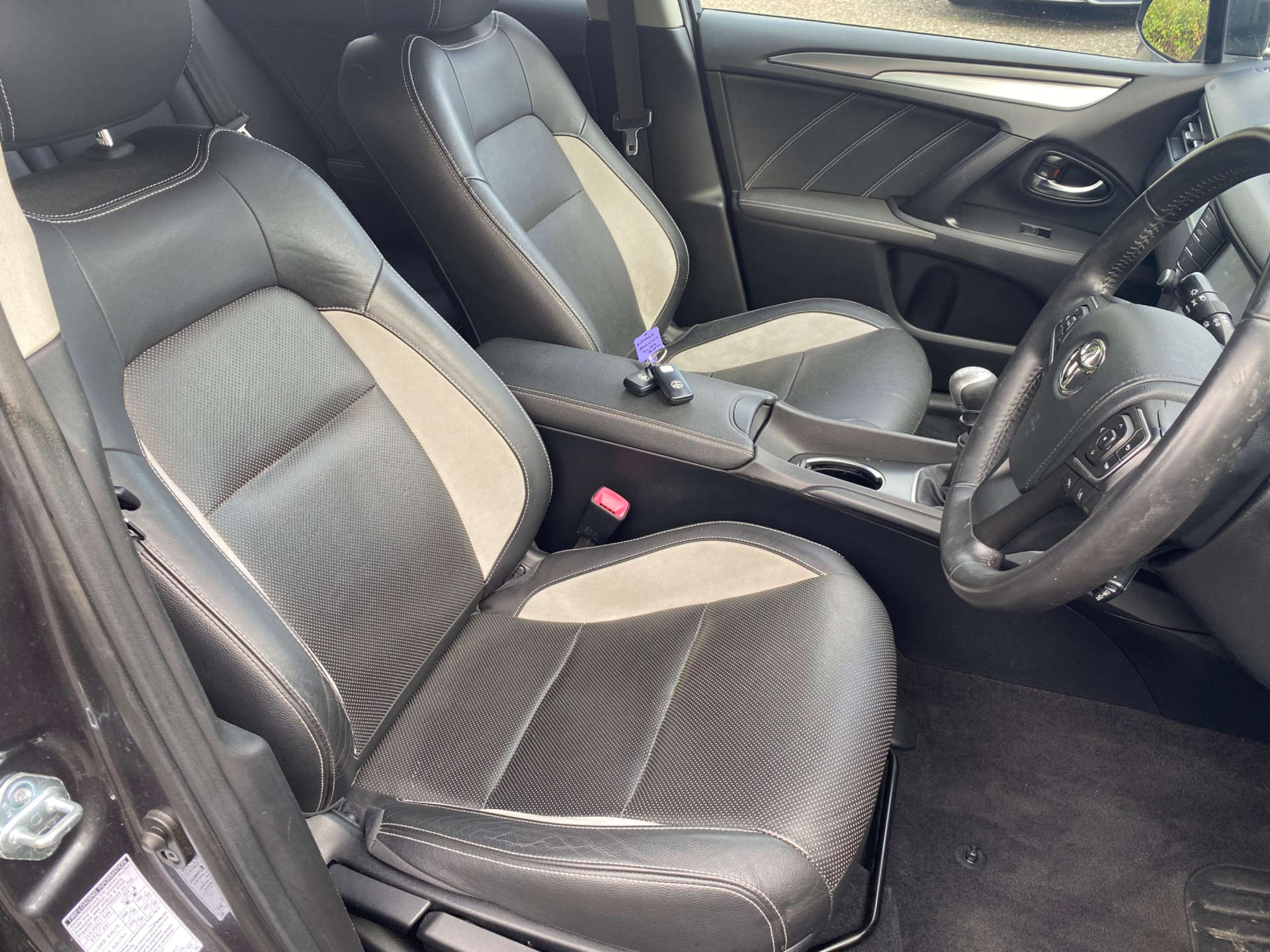 Toyota AVENSIS 1.6 Avensis Business Edition+ D-4D 5dr #13