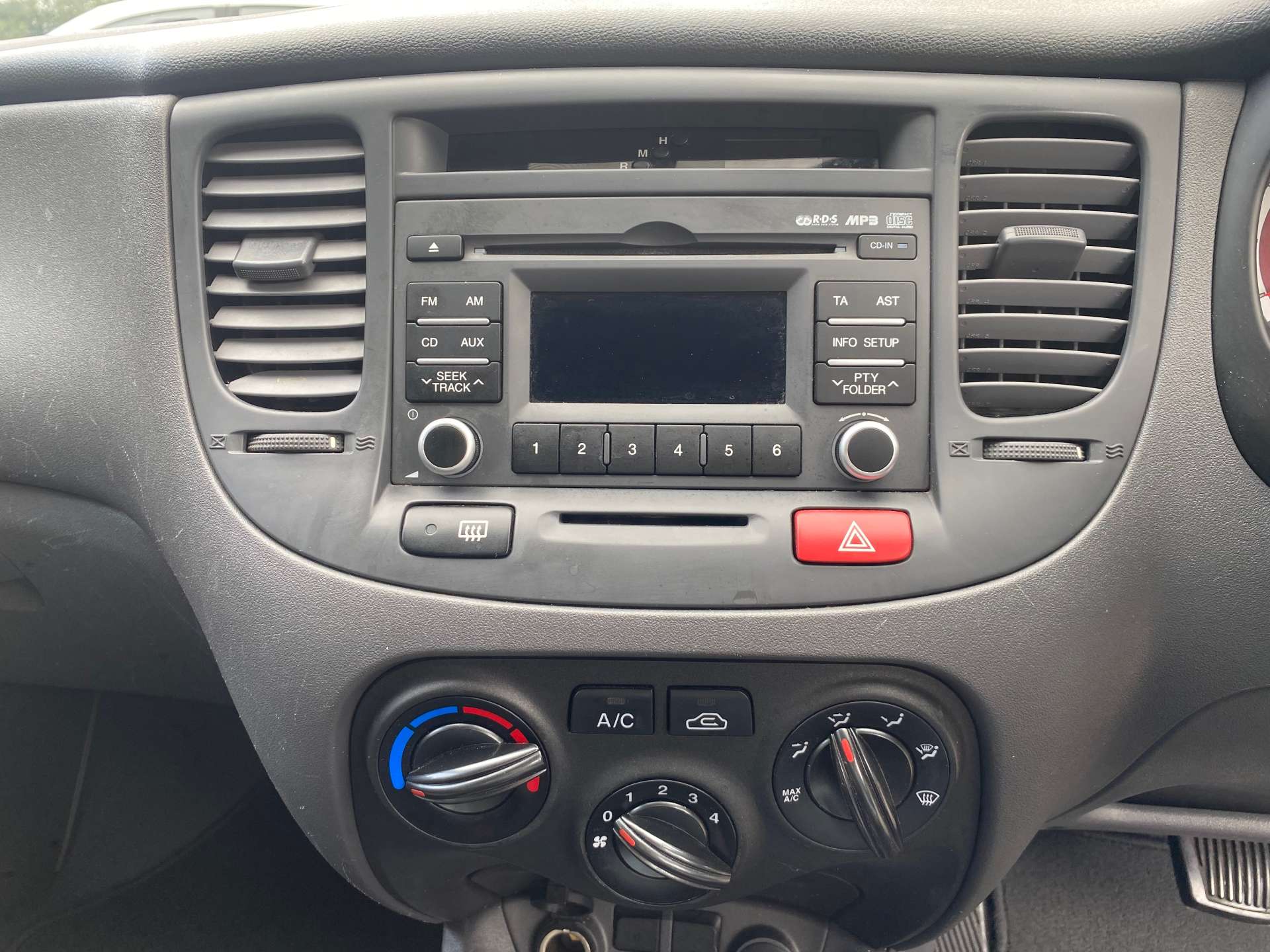Kia RIO 1.4 Rio 2 Auto 5dr #23