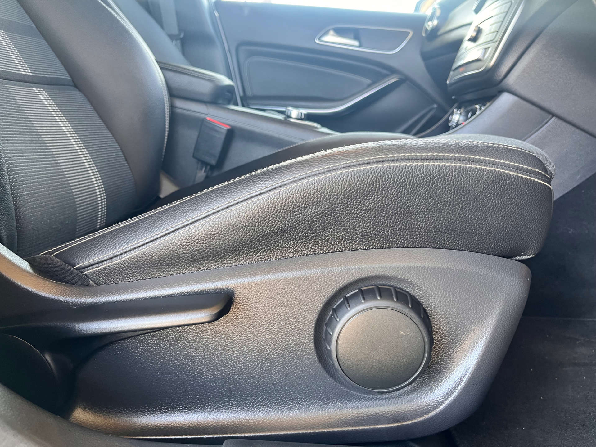 MERCEDES-BENZ GLA 1.6 GLA 180 Urban Edition Auto 5dr #31