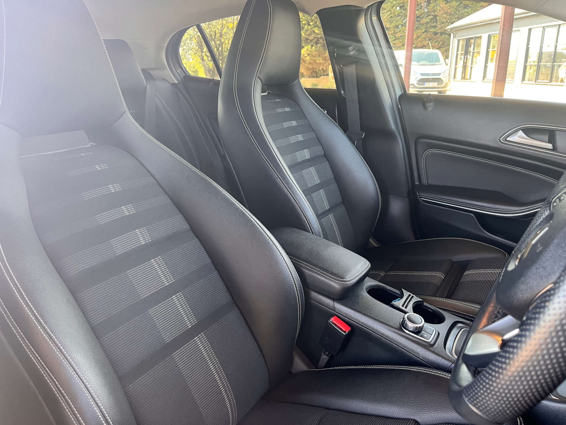 MERCEDES-BENZ GLA 1.6 GLA 180 Urban Edition Auto 5dr #32
