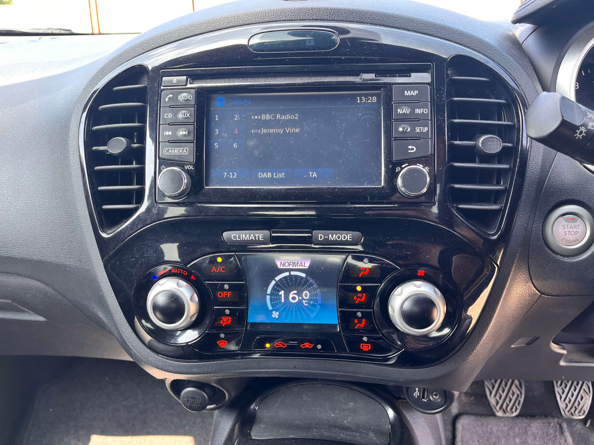 NISSAN JUKE 1.2 Juke Tekna DiG-T 5dr #42