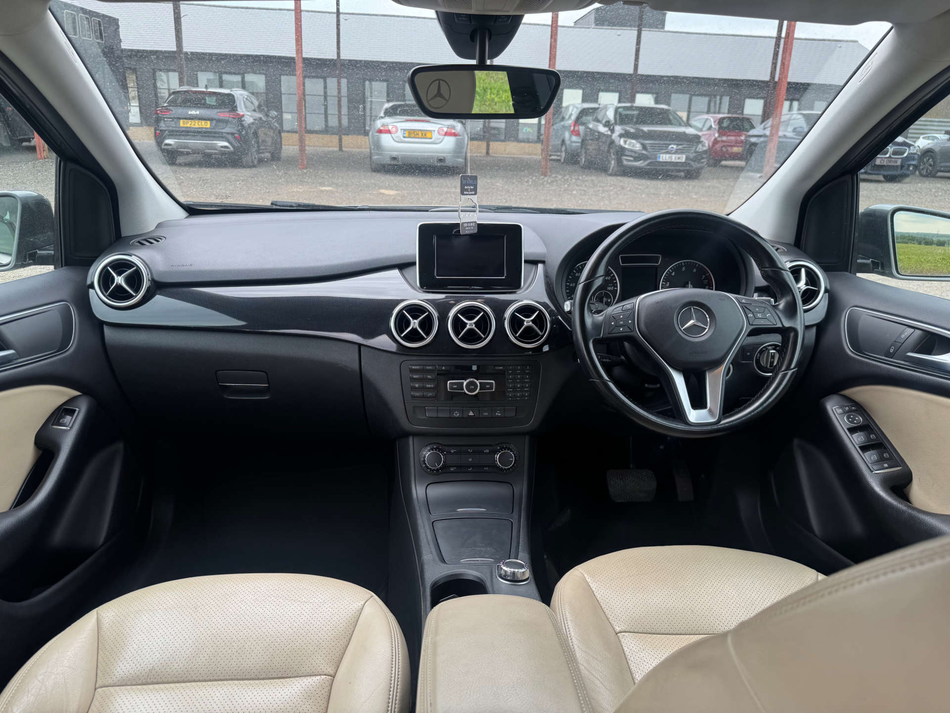 MERCEDES-BENZ B-CLASS 1.6 B180 BlueEfficiency SE Auto 5dr #25