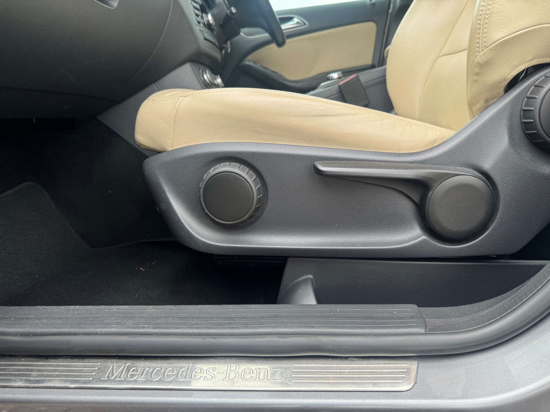 MERCEDES-BENZ B-CLASS 1.6 B180 BlueEfficiency SE Auto 5dr #28