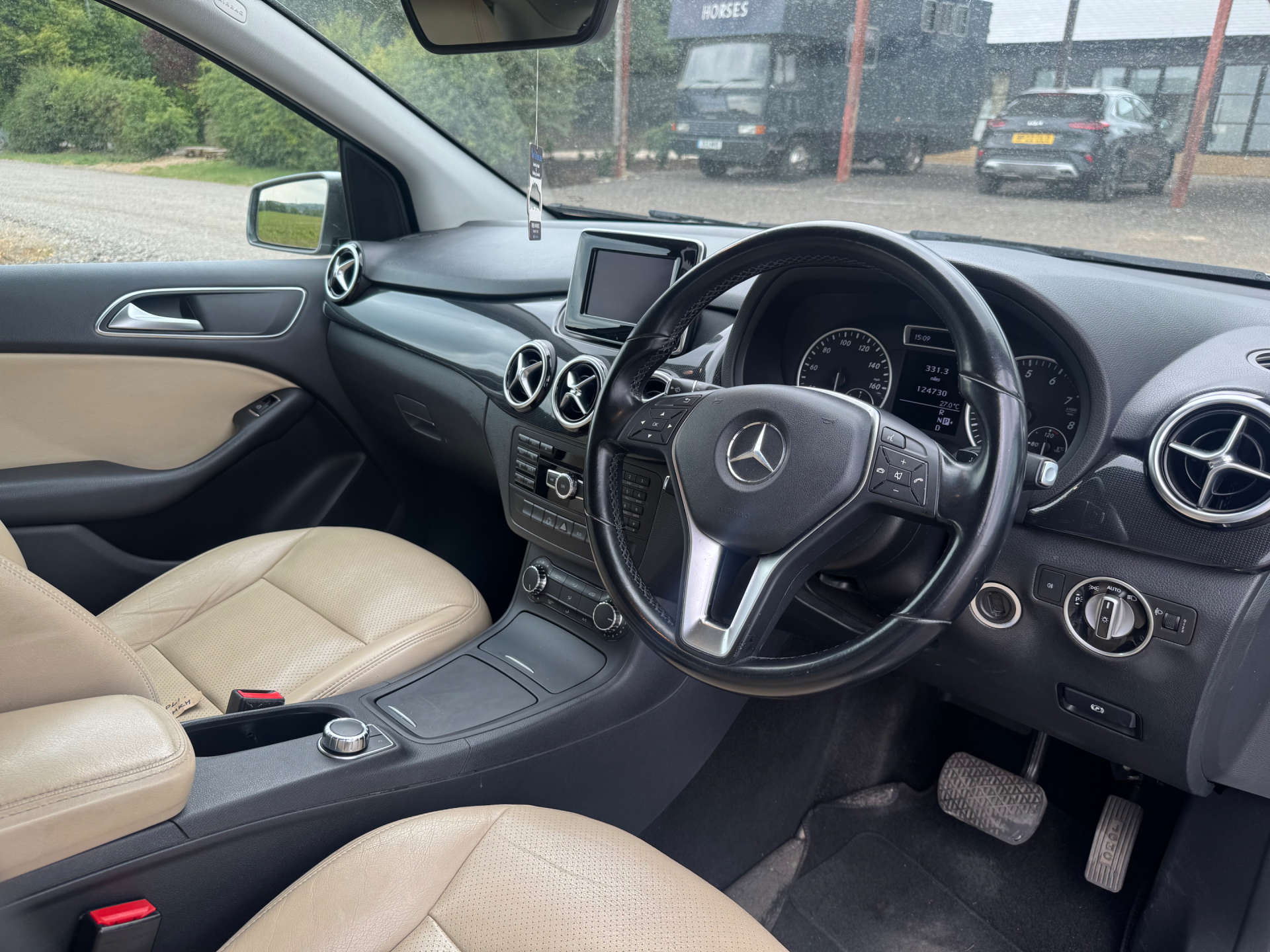 MERCEDES-BENZ B-CLASS 1.6 B180 BlueEfficiency SE Auto 5dr #2