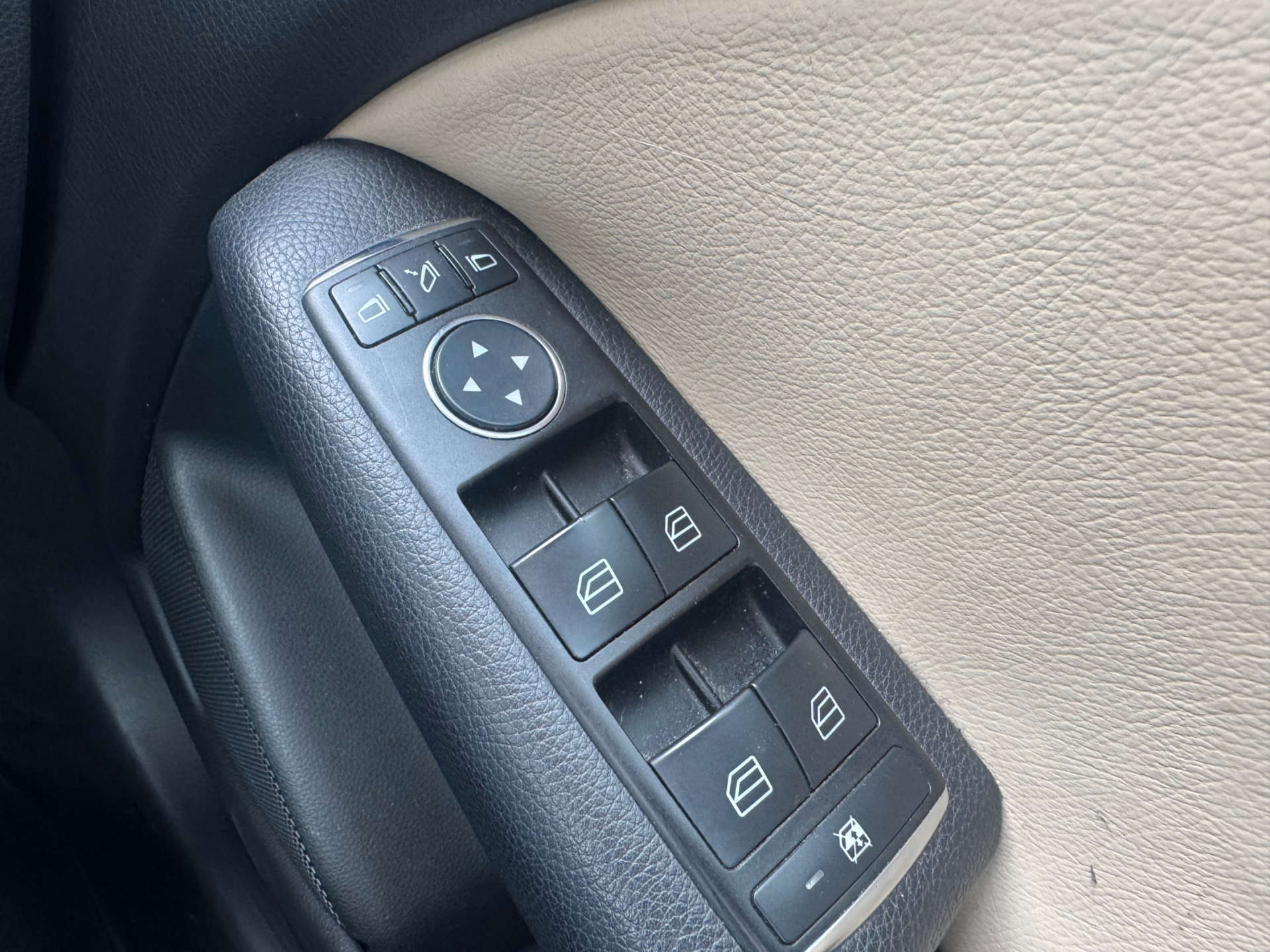 MERCEDES-BENZ B-CLASS 1.6 B180 BlueEfficiency SE Auto 5dr #32