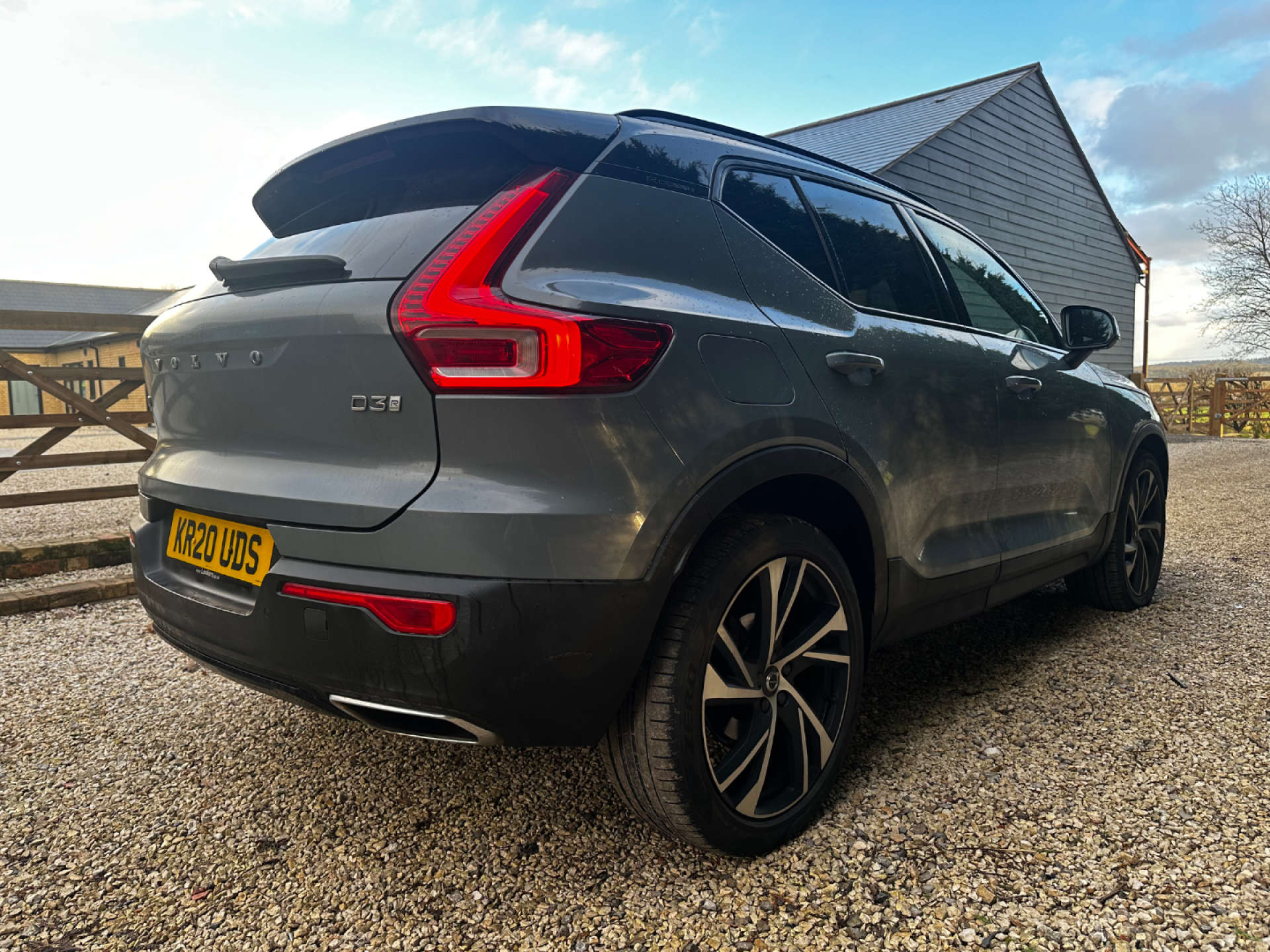 VOLVO XC40 2.0 XC40 R-Design Pro D3 Auto 5dr #3