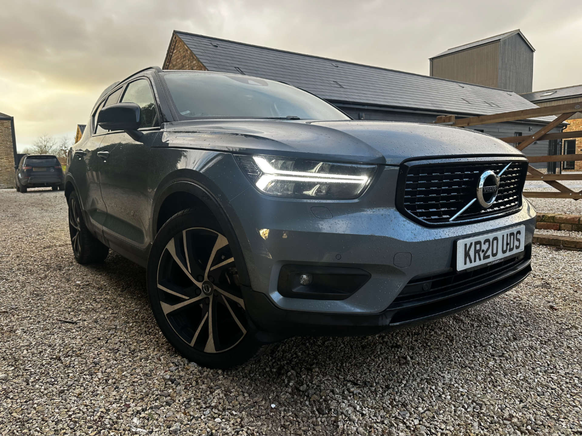VOLVO XC40 2.0 XC40 R-Design Pro D3 Auto 5dr #4
