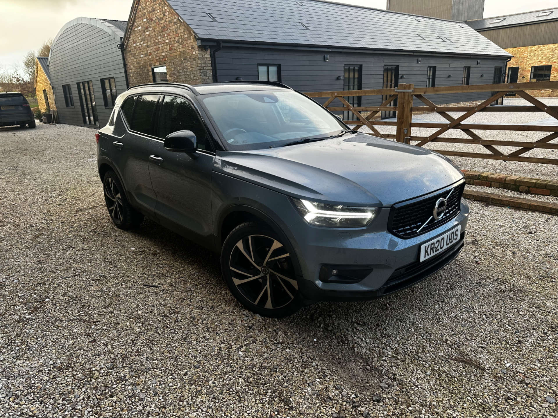 VOLVO XC40 2.0 XC40 R-Design Pro D3 Auto 5dr #5