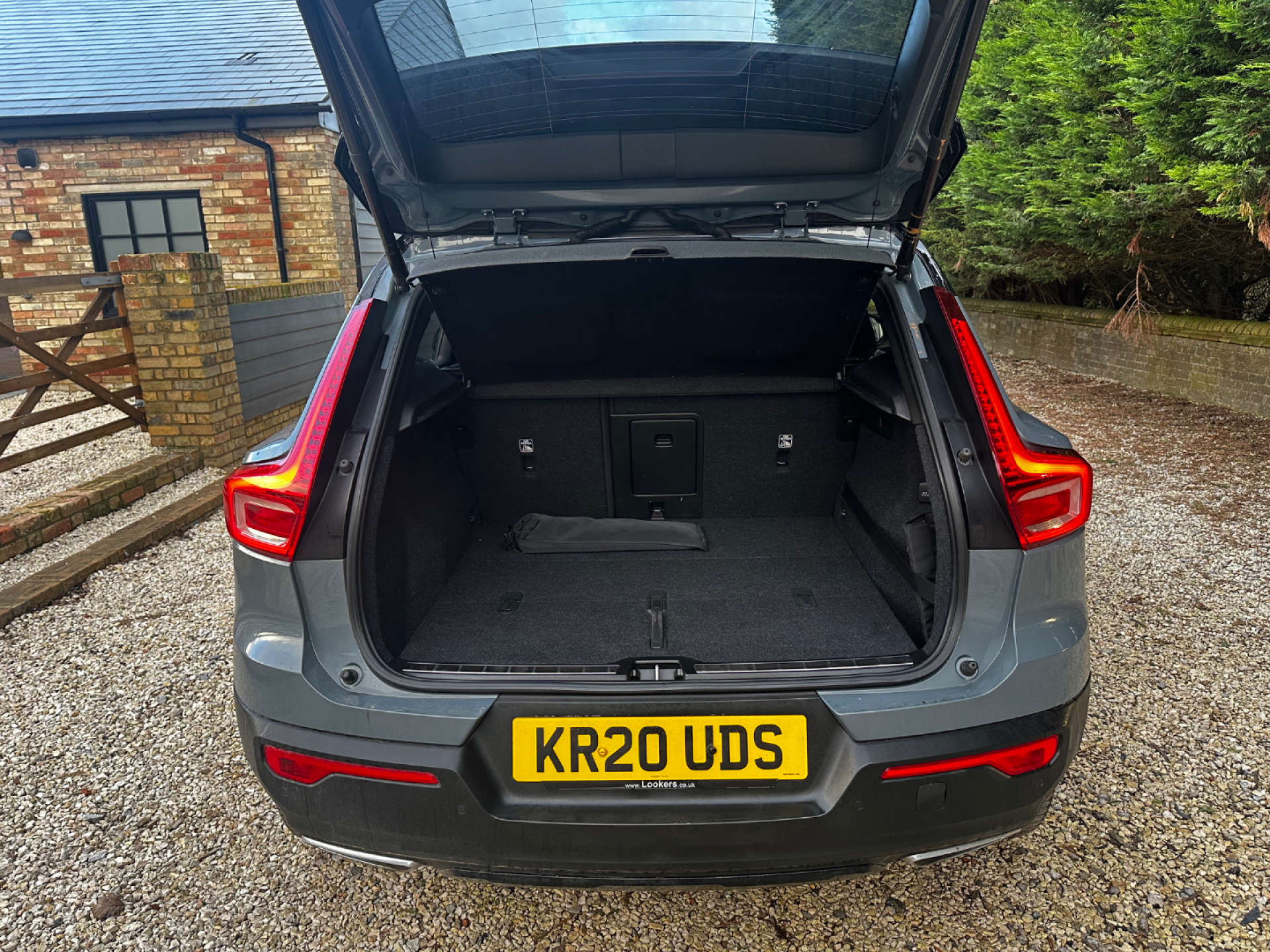 VOLVO XC40 2.0 XC40 R-Design Pro D3 Auto 5dr #14