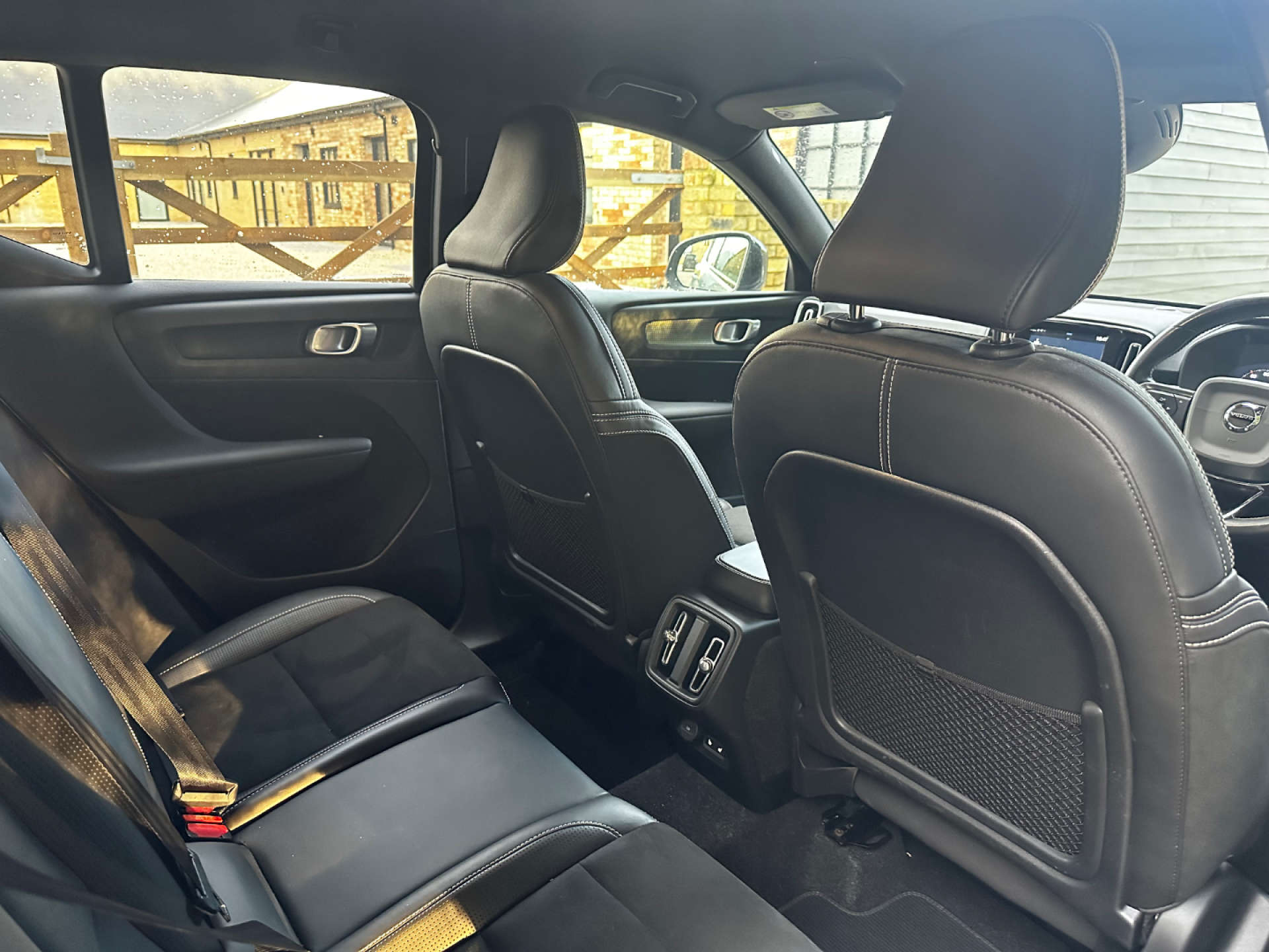 VOLVO XC40 2.0 XC40 R-Design Pro D3 Auto 5dr #33
